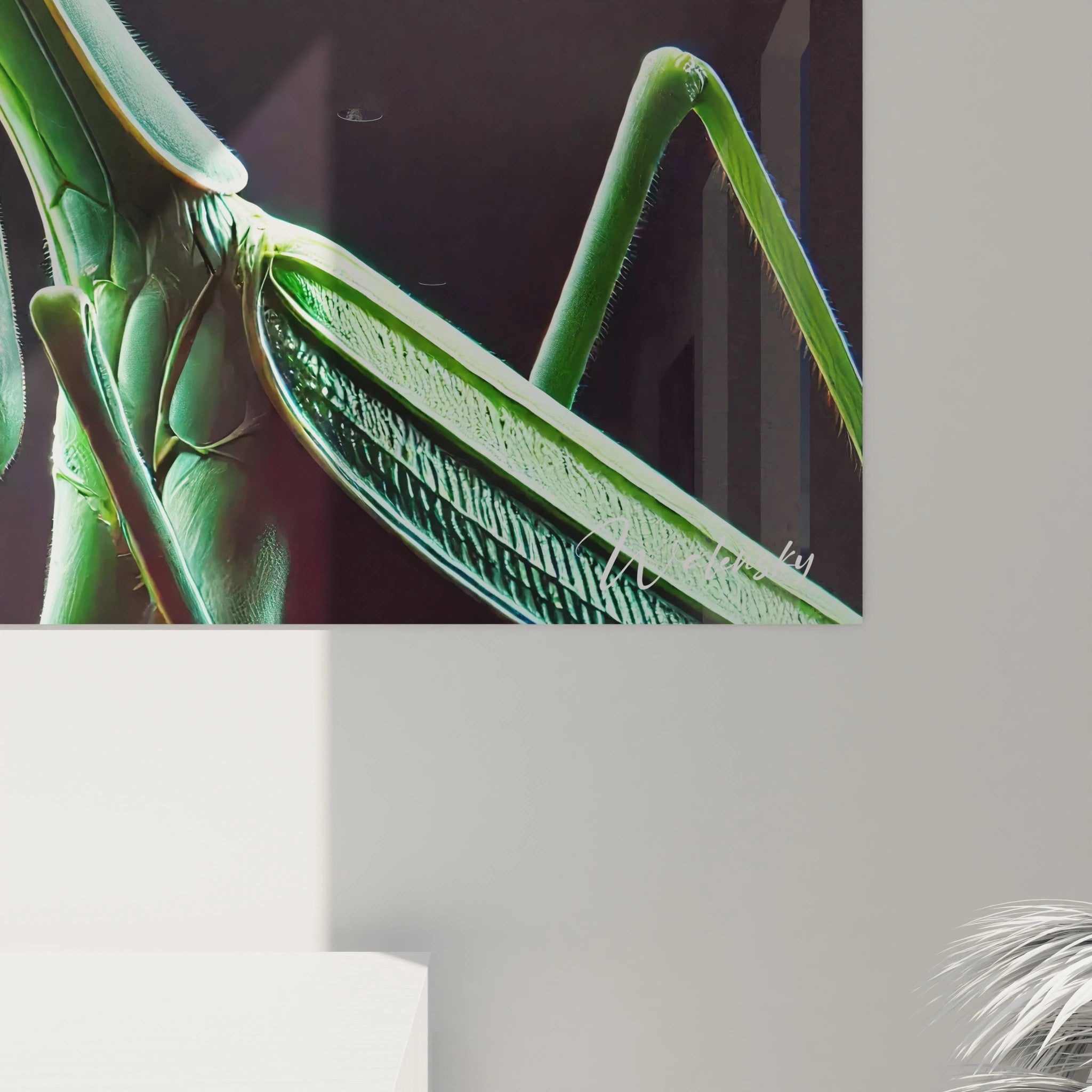 Admirez de pres ce tableau insecte realiste. Chaque detail de la mante religieuse est soigneusement reproduit, sublimant la creature dans une oeuvre a la fois fragile et puissante.