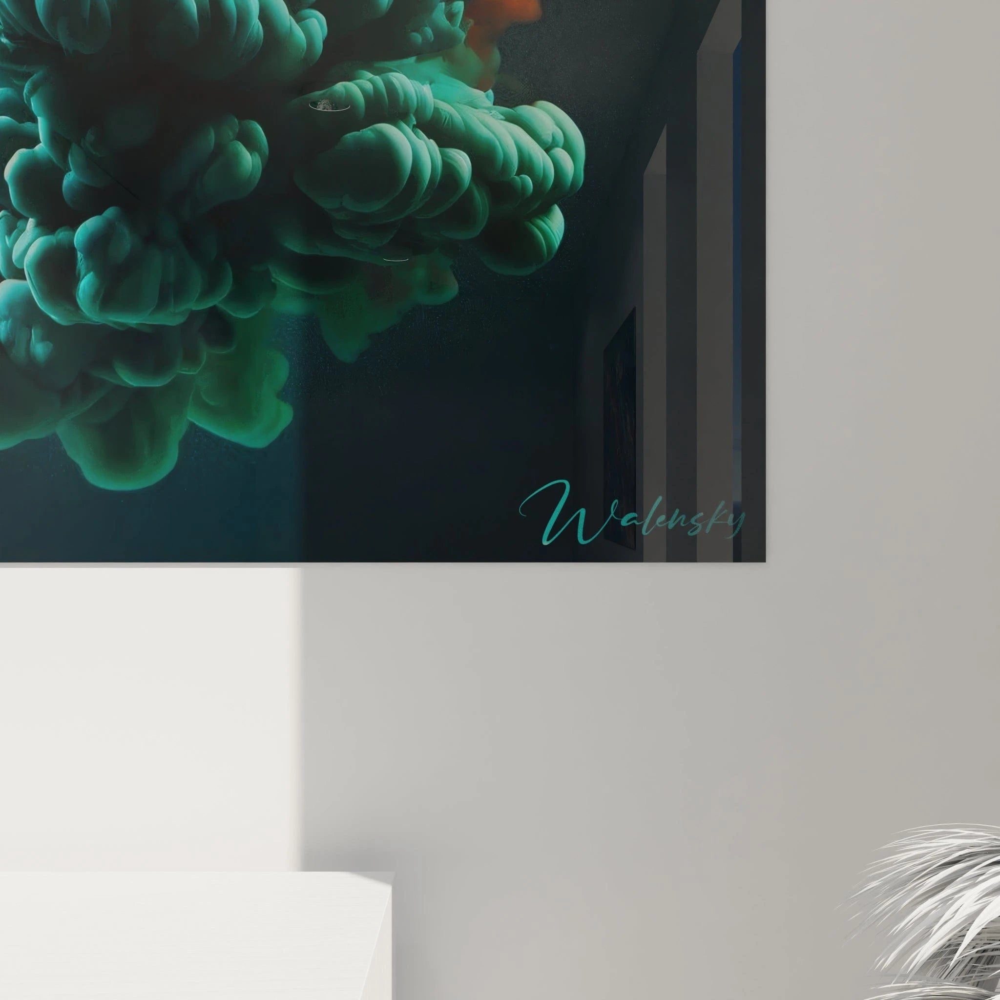 Un tableau abstrait de fumées denses multicolores. Utilise une palette contrastée de vert-bleu, orange éclatant, bleu roi et vert d'eau. La texture présente des amas volumineux et ondoyants de matière vaporeuse qui s'élèvent en colonne centrale, avec des formations arrondies et bouclées créant un effet de profondeur sur fond sombre dégradé.