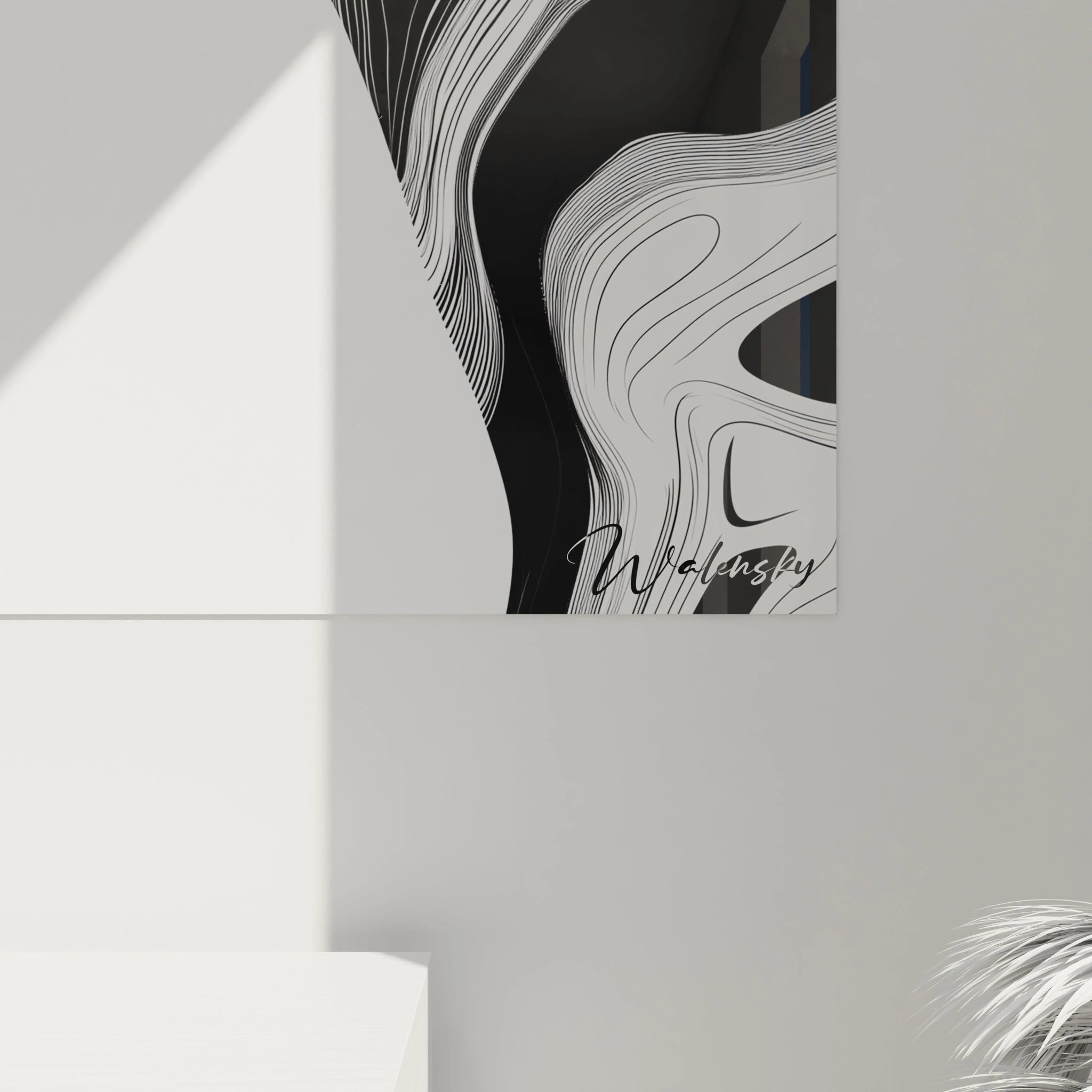 Un tableau artistique en noir et blanc présentant un profil humain stylisé créé par des rayures ondulantes parallèles d'épaisseur variable. Le jeu entre zones de forte densité noire et espaces blancs révèle les traits du visage dans un style à la fois minimaliste et expressif.