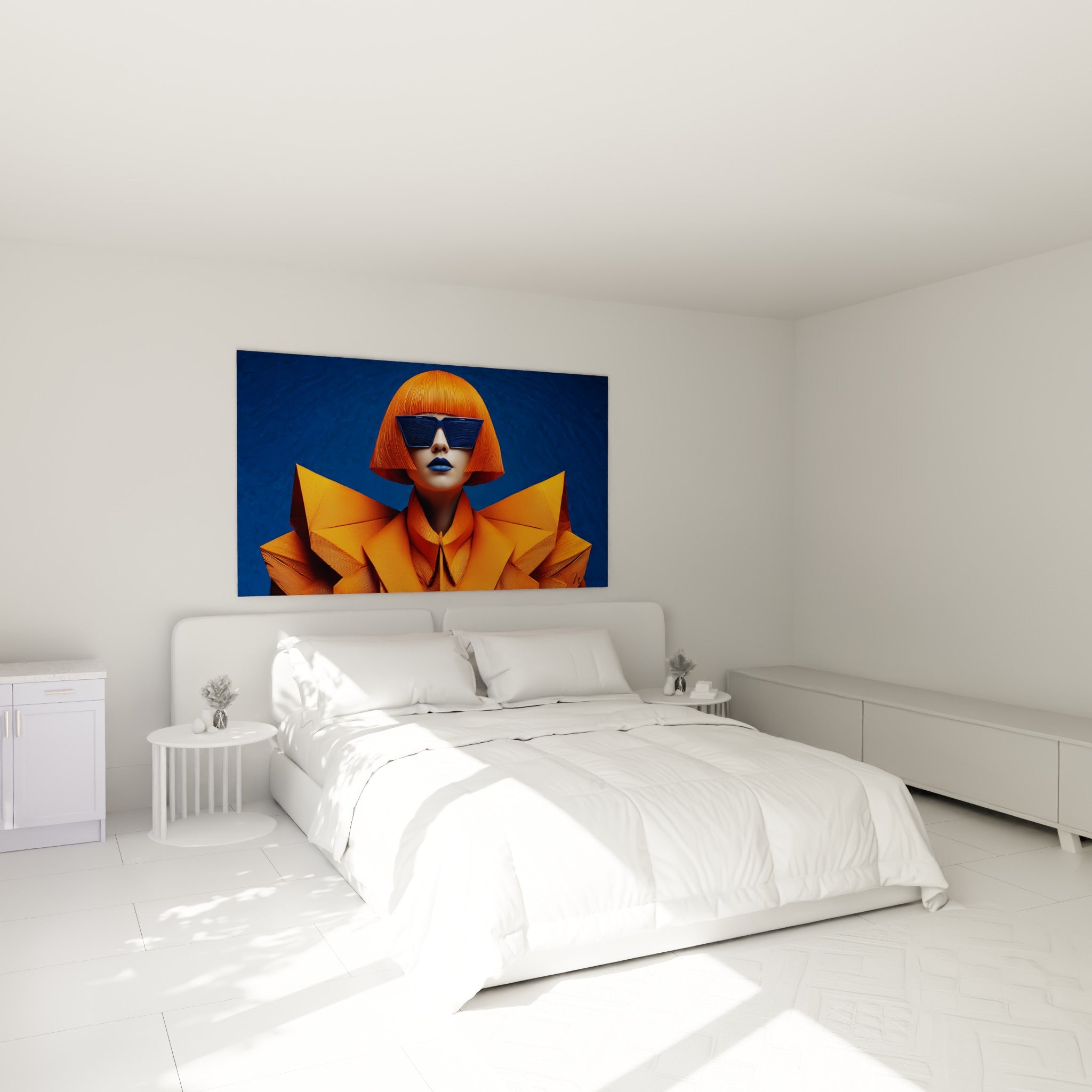 Portrait haute couture orange et bleu marine accroché au-dessus d'un lit dans une chambre claire