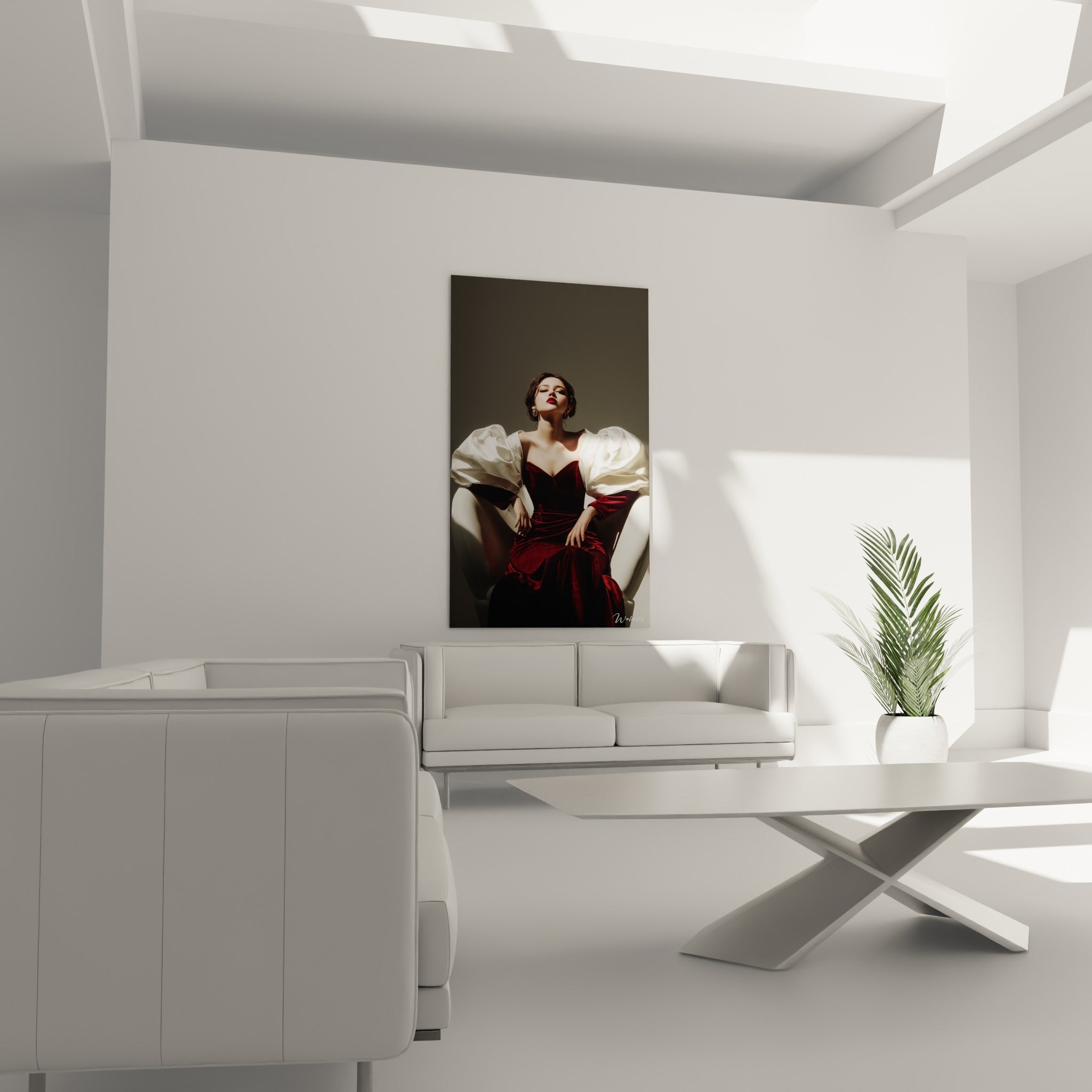 Portrait de mode en velours rouge et manches blanches, au-dessus d'un canapé dans un salon lumineux