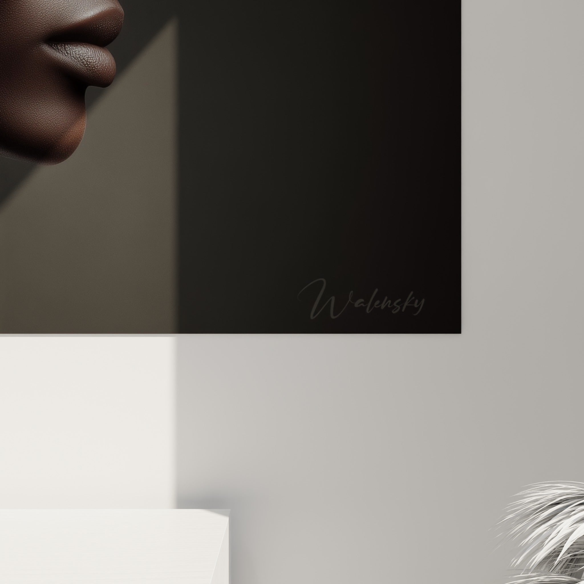 Grain de l'impression révélant chaque perle blanche et la texture noire du col en gros plan