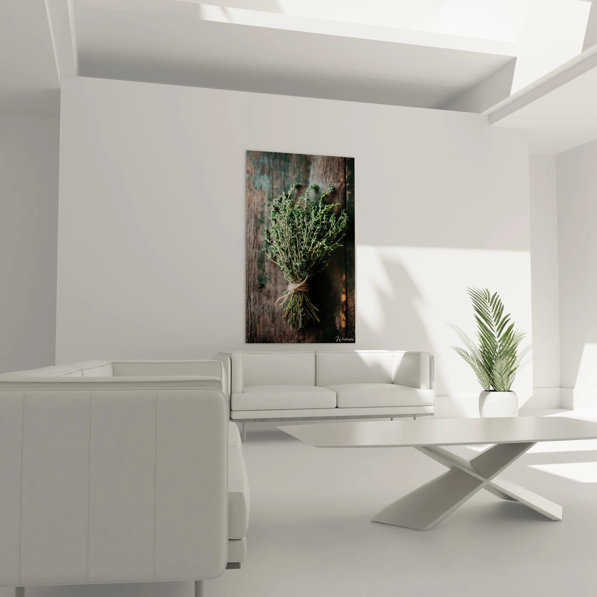 Un tableau herbes aromatiques montrant un fagot de thym séché maintenu par une cordelette, placé sur une planche en bois patiné. Les textures boisées et les reflets verts sont visibles.