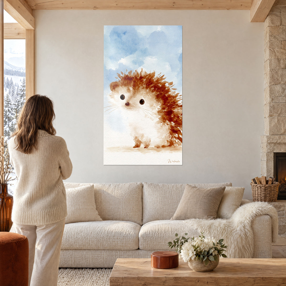 Tableau hérisson brun à l'aquarelle sur ciel bleu pâle, piquants roux en éclats, au-dessus d'un canapé dans un salon lumineux