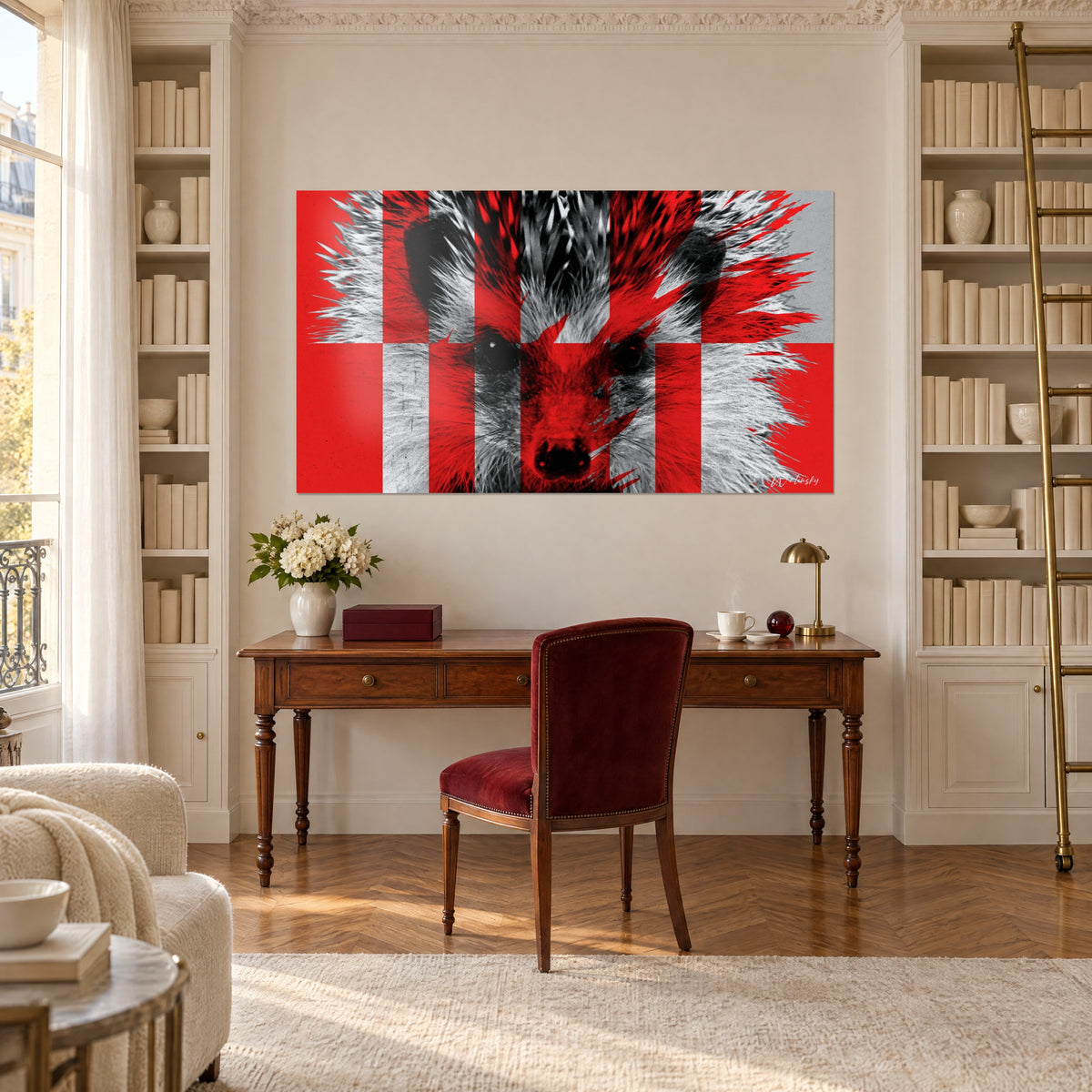 Quadro testa di riccio stilizzata, campiture rosso sangue e grigio acciaio, punte frantumate, tra due librerie bianche sopra una scrivania