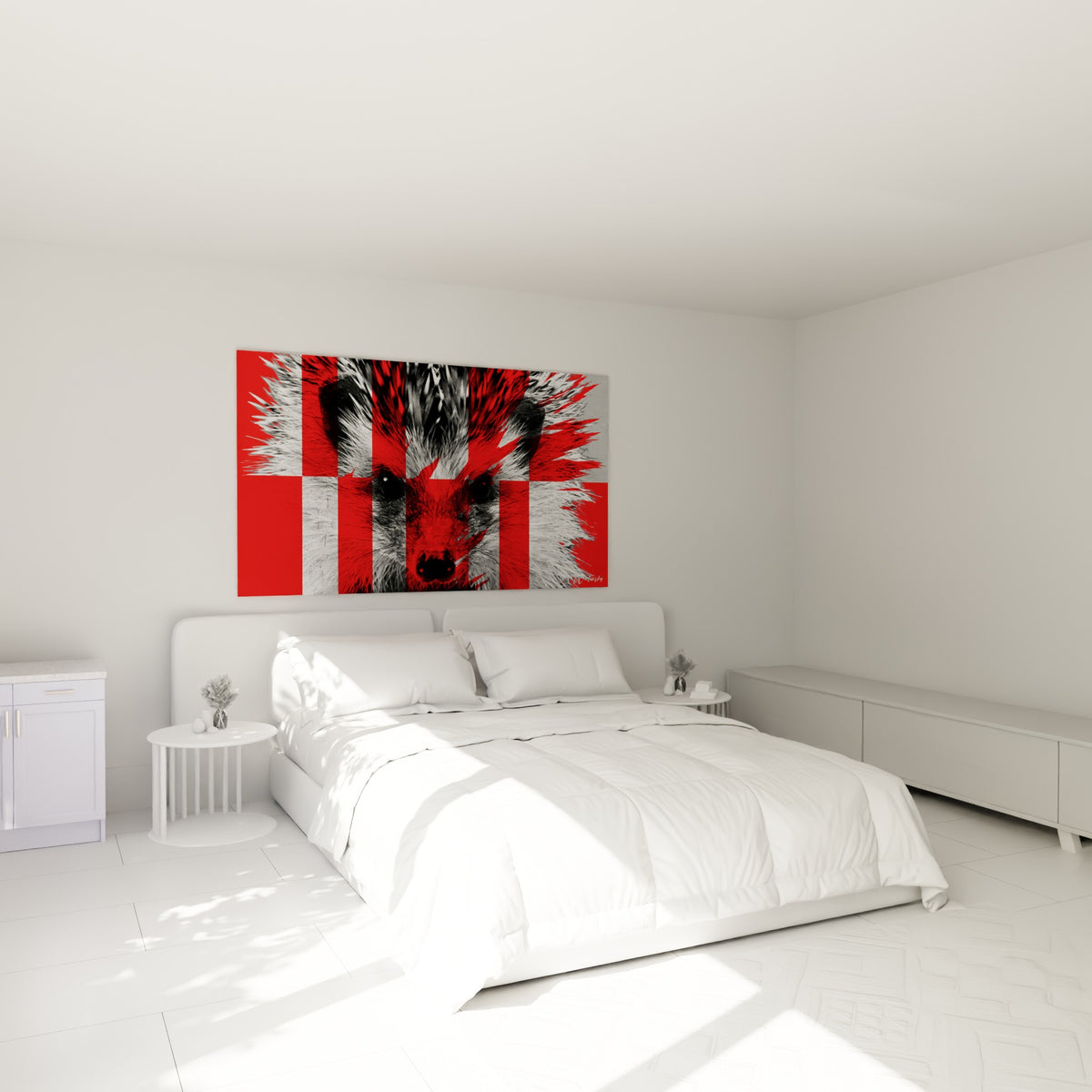 Piquants gris et blocs rouges composent ce portrait de hérisson, au-dessus d'un lit dans une chambre claire