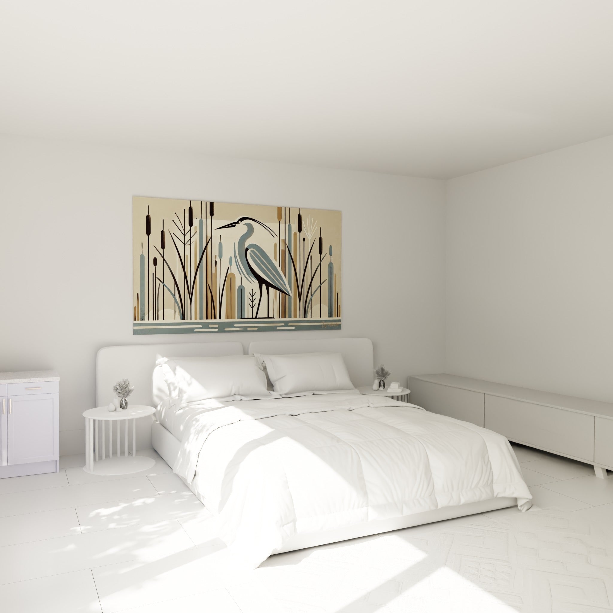 Silhouette de héron bleu ardoise et beige sable accrochée au-dessus d'un lit dans une chambre claire