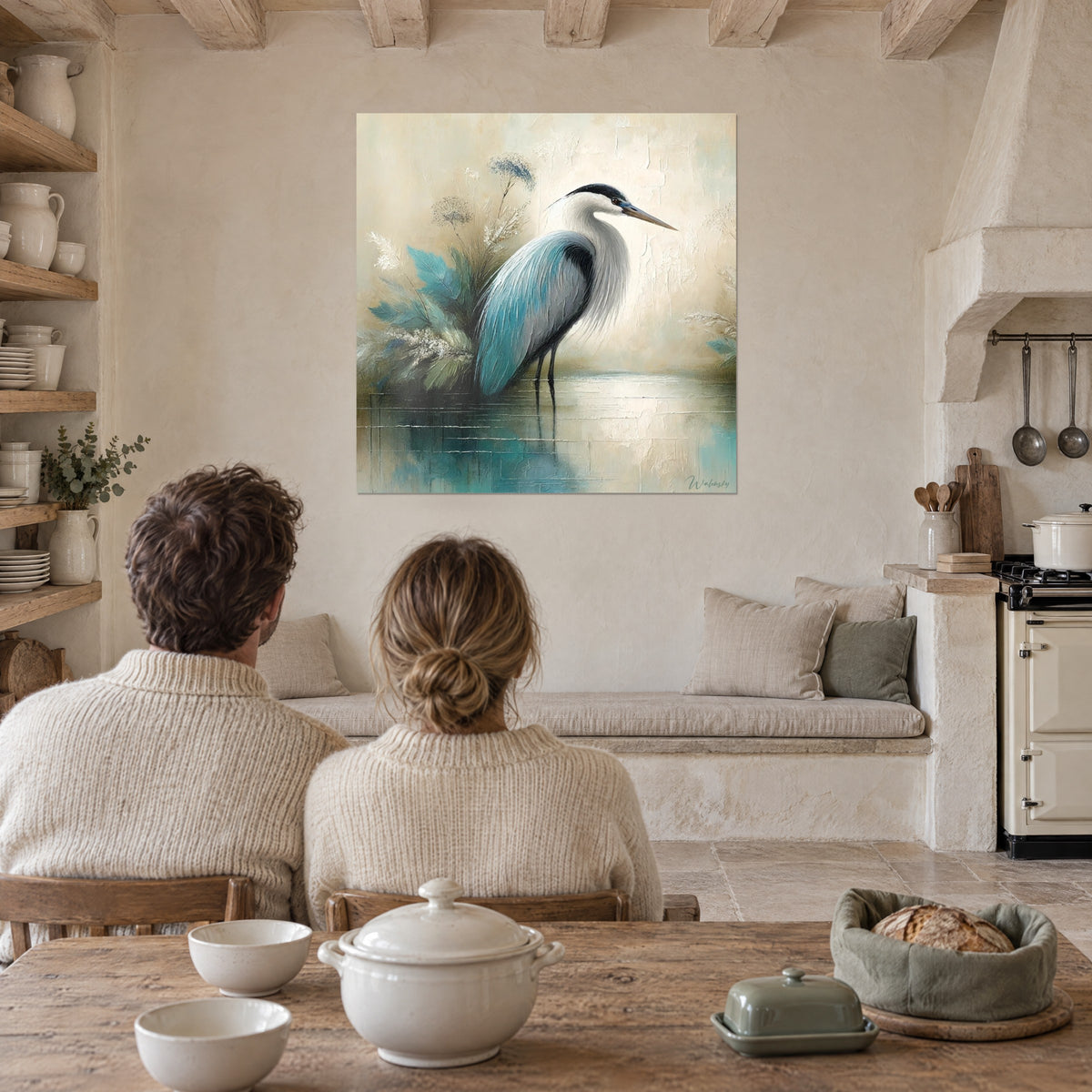 Tableau héron pêchant dans un reflet vert d'eau, plumes bleu pétrole et crème, face à une table en bois patiné