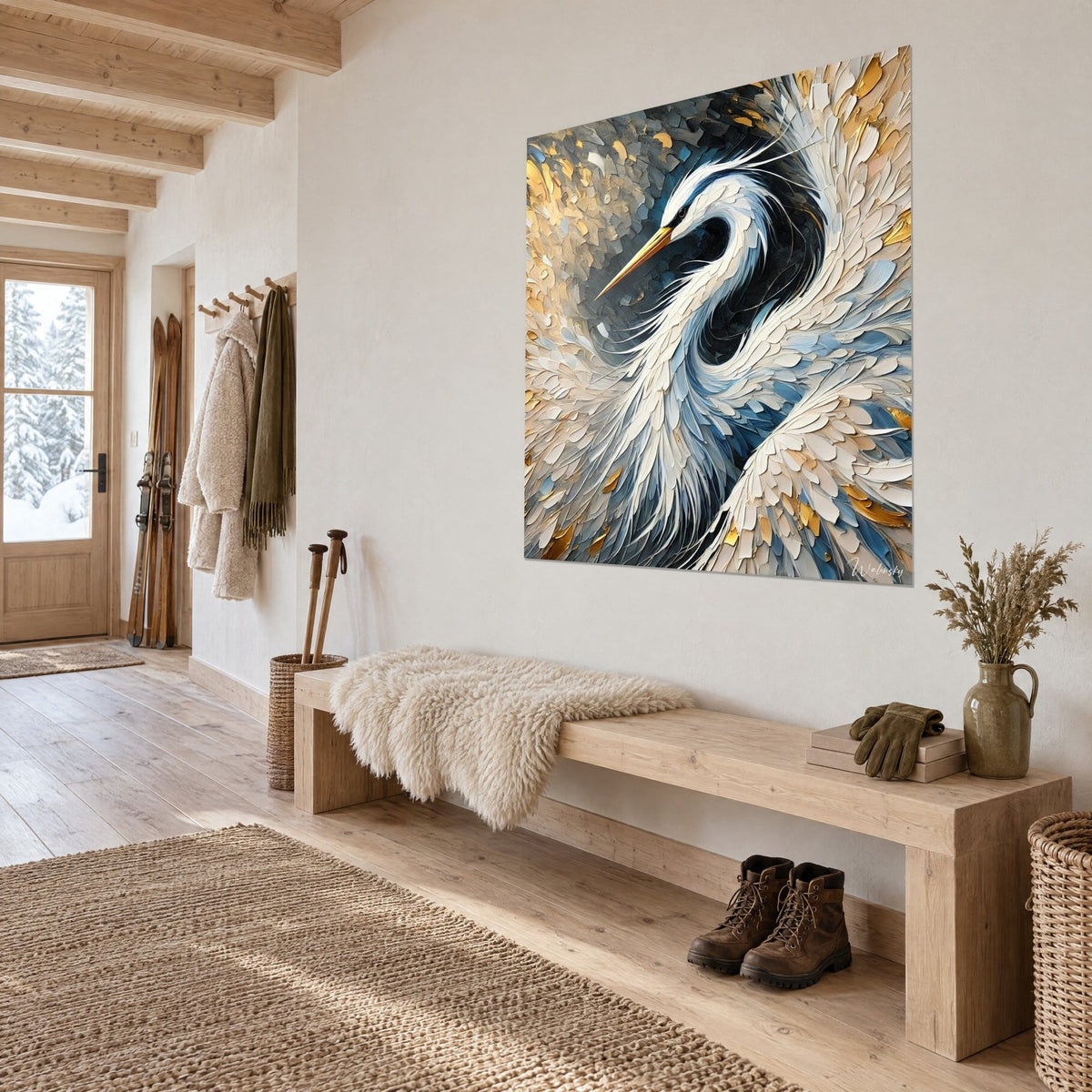 Cuadro ave zancuda de largo pico dorado, alas en escamas de pintura crema y azul acero, entrada de un chalet de madera clara