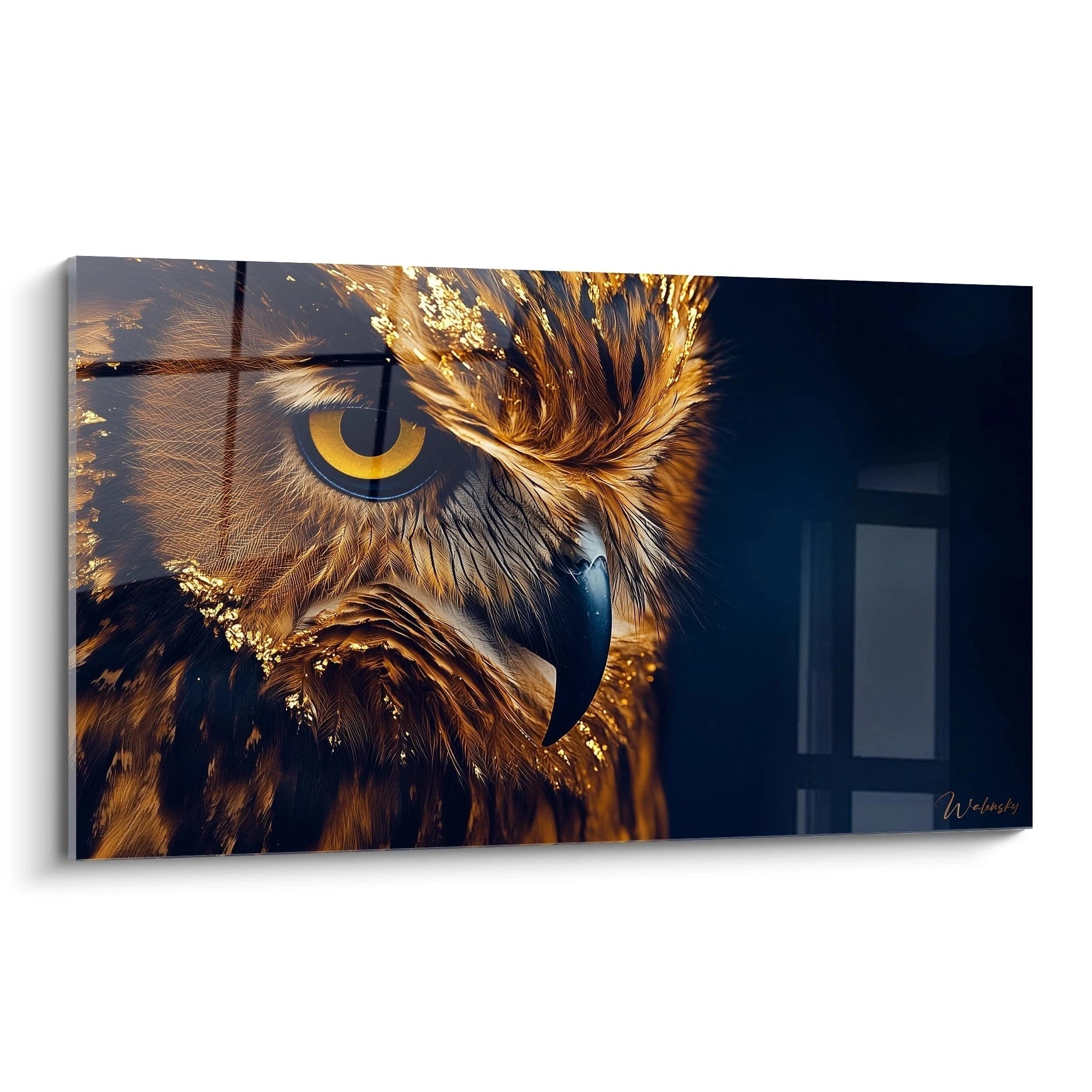 Tableau hibou aux détails réalistes, mettant en valeur les yeux perçants et les plumes dorées