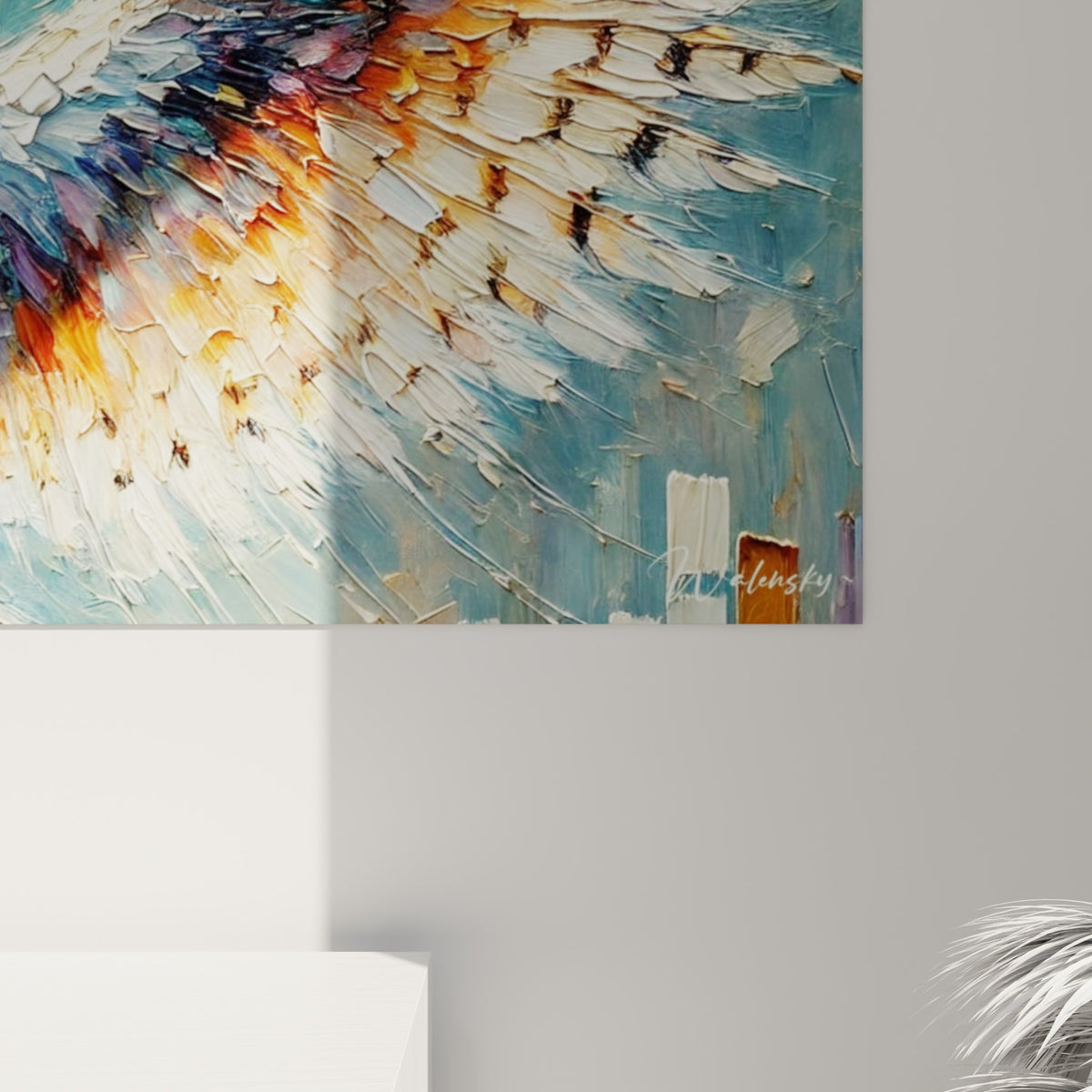 Matière épaisse au couteau, coulures ocre et bleu pastel se mêlant sur les plumes du hibou accroché