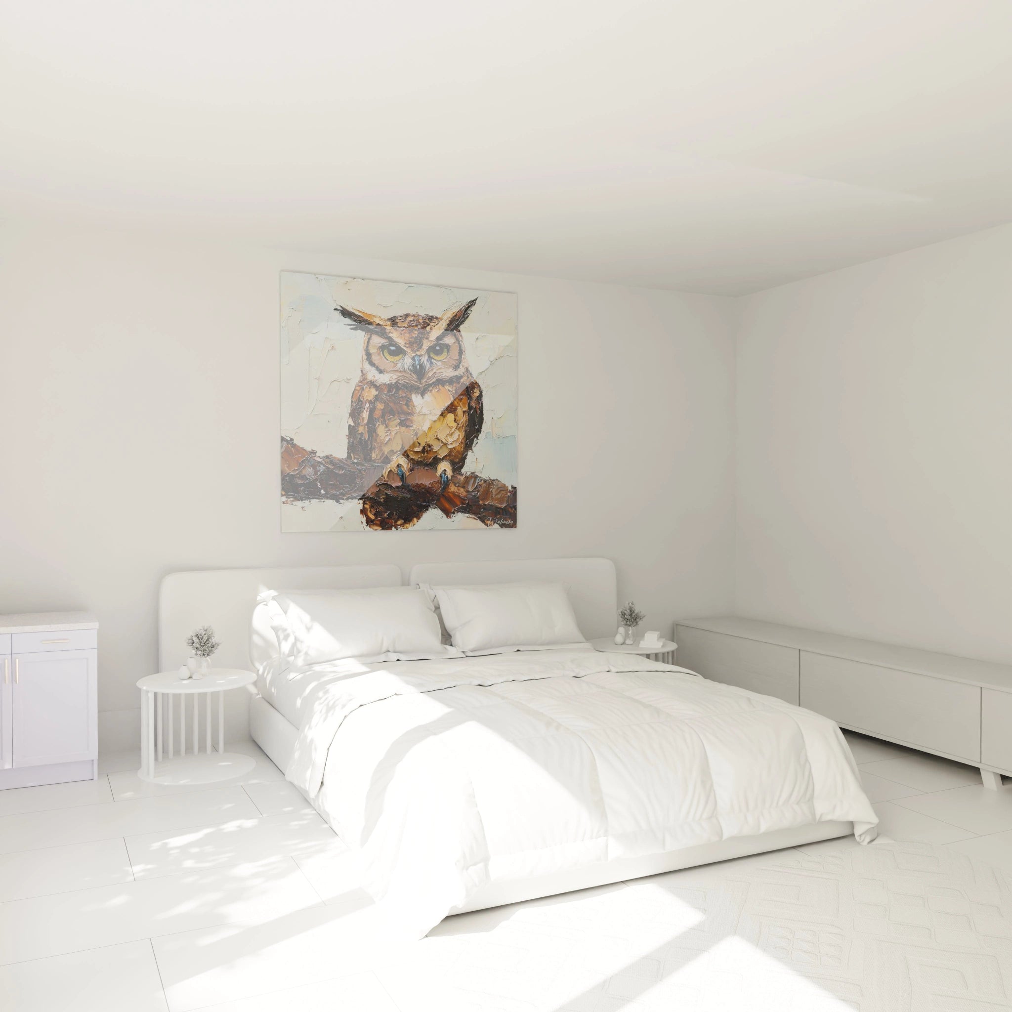 Tableau hibou Walensky sur un mur blanc, décorant une chambre lumineuse et épurée