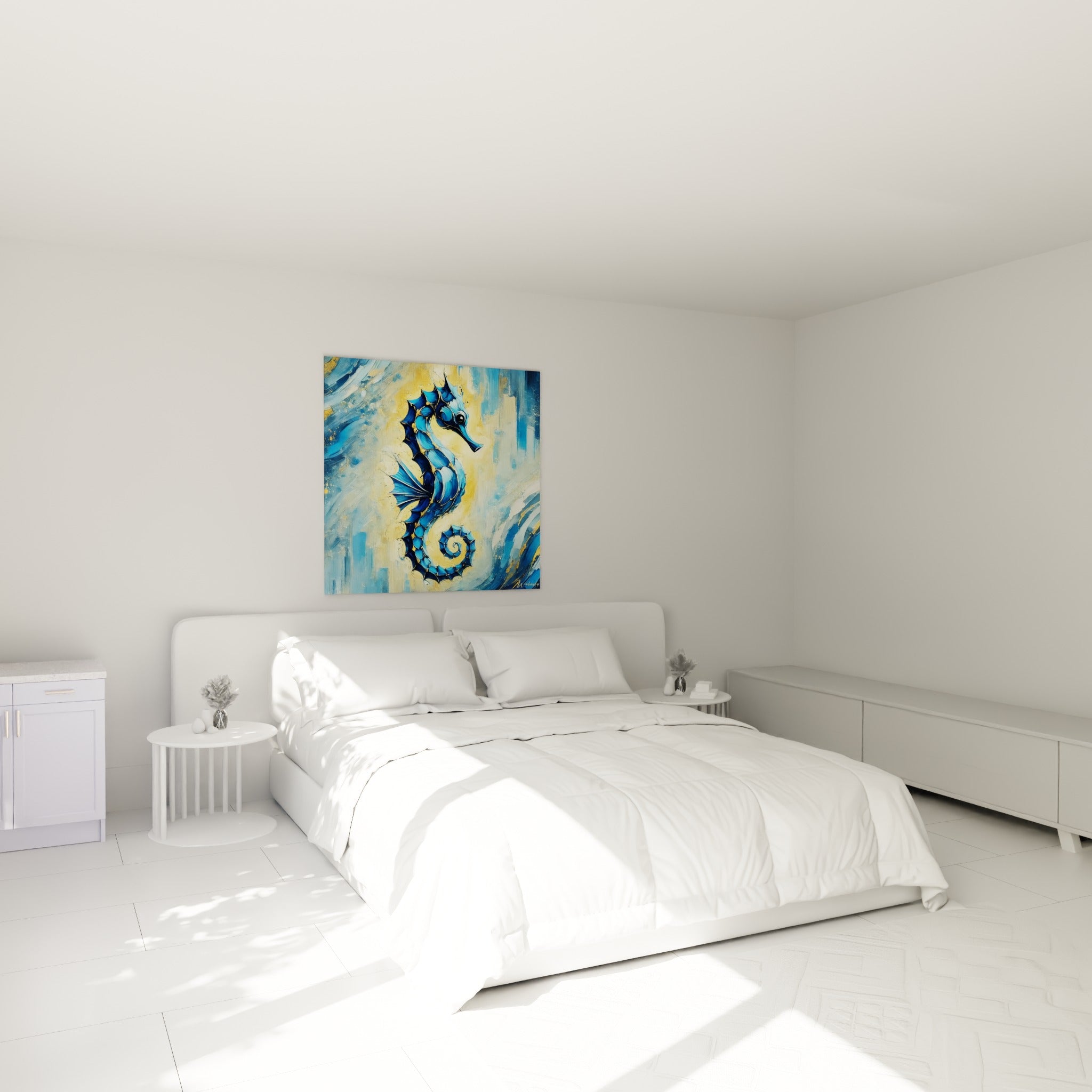 Silhouette d'hippocampe bleu et doré accrochée au-dessus d'un lit dans une chambre claire