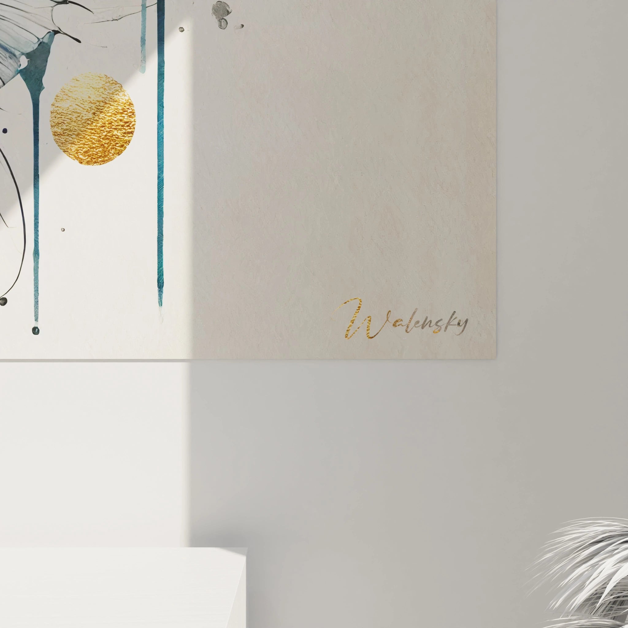 Gros plan du tableau hippocampe : admirez les details fins et les textures douces. Les touches dorees creent un contraste lumineux, ajoutant une dimension magique a cette œuvre abstraite.