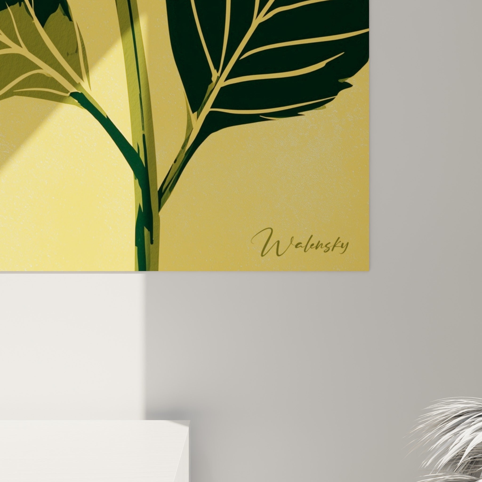 Pétales d'hortensia blanc crème et bleu marine, grain de l'impression et nervures dorées des feuilles visibles