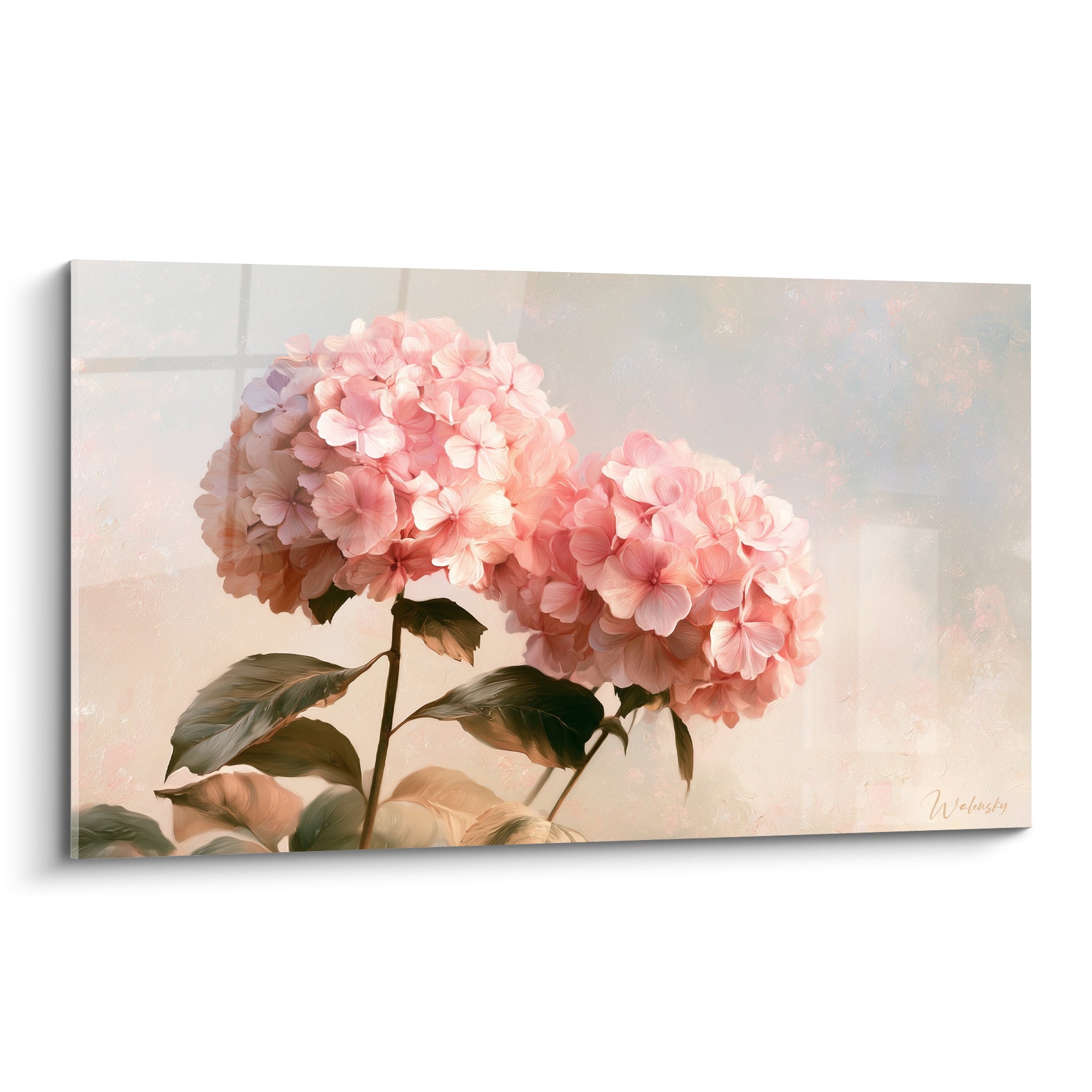 Hortensias roses en pleine floraison, feuilles vert olive, fond ivoire brumeux, style pictural délicat