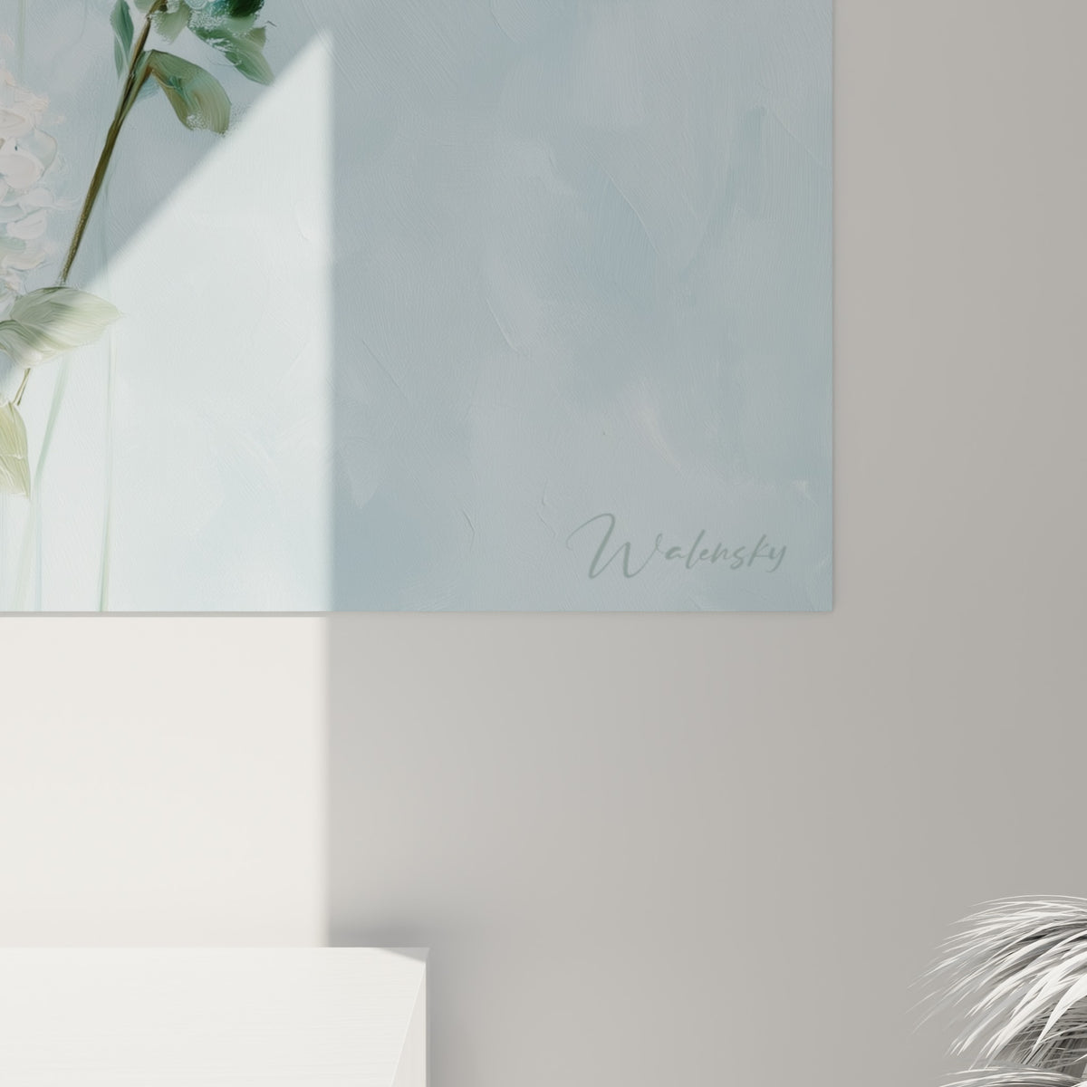 Matière épaisse des pétales d'hortensia bleu pastel et blanc, empâtements et coulures visibles de près