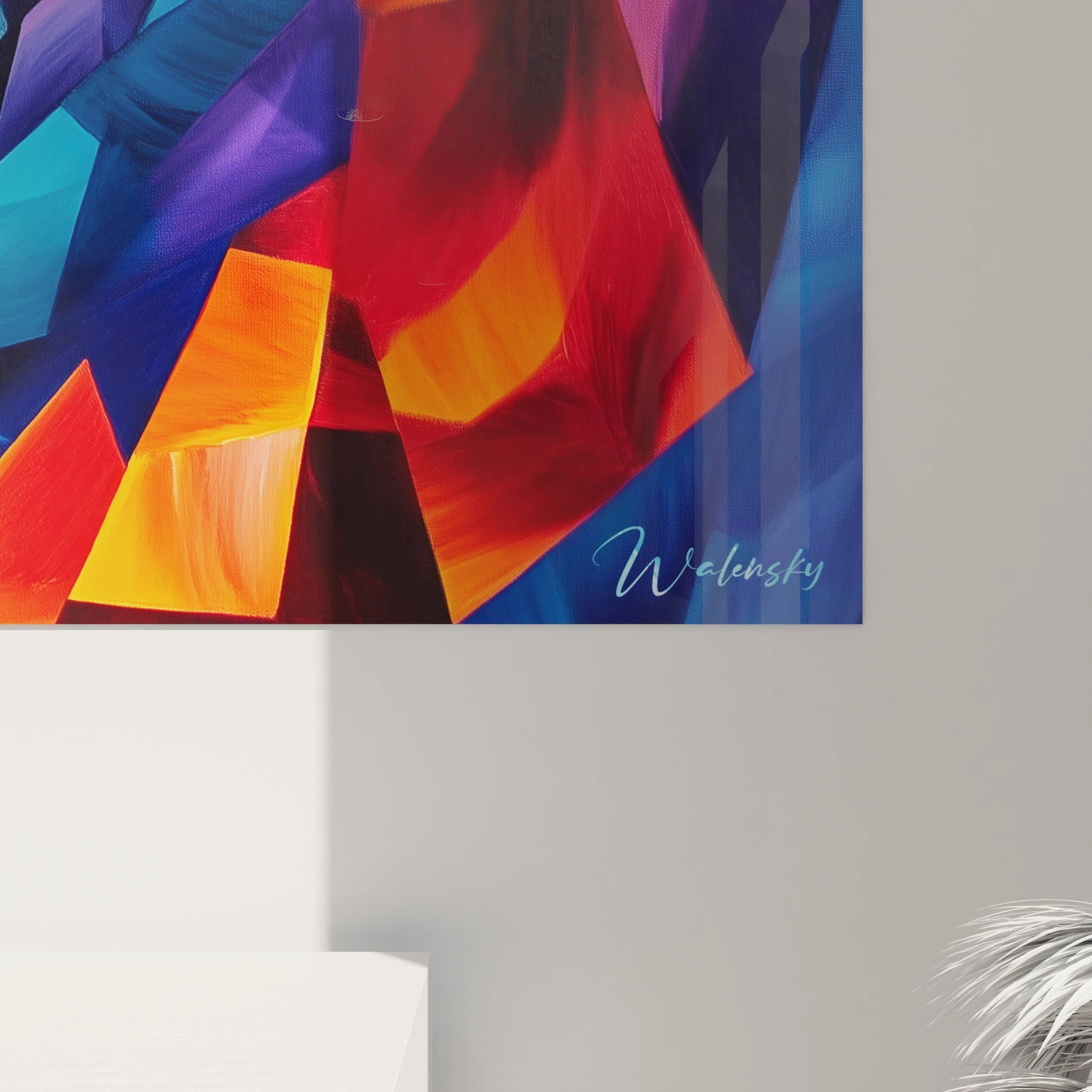 Un tableau abstrait spirale jouant avec la fragmentation géométrique pour créer une illusion de mouvement perpétuel. Les segments triangulaires aux teintes bleues, oranges, rouges et violets s'articulent en formation circulaire, produisant un effet hypnotique renforcé par les contrastes chromatiques.