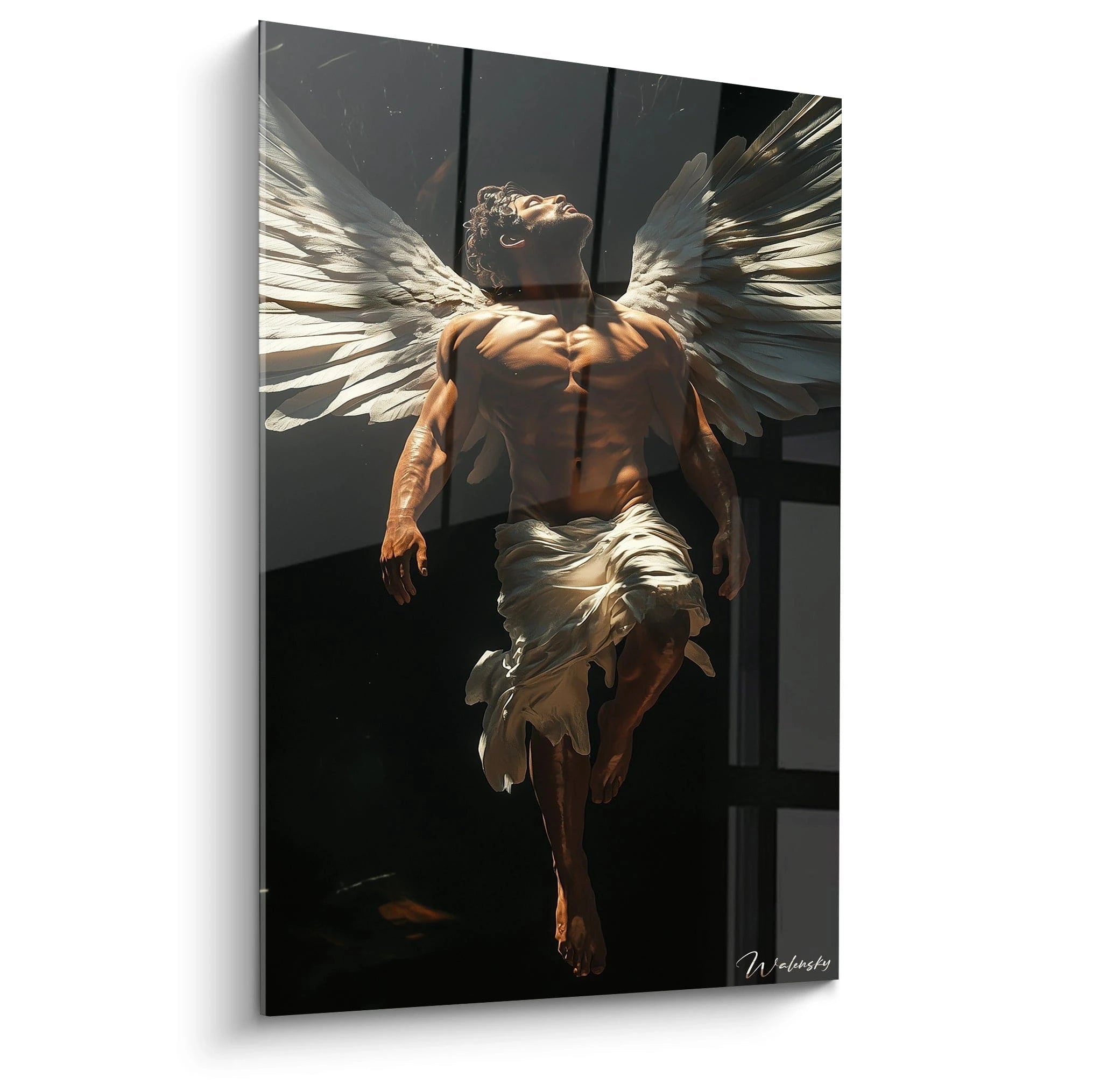 Un tableau Icare représentant un homme musclé aux ailes blanches déployées, le visage tourné vers le ciel sur fond noir profond. Le corps doré contraste avec le drapé blanc flottant, créant une composition verticale dramatique aux textures détaillées.