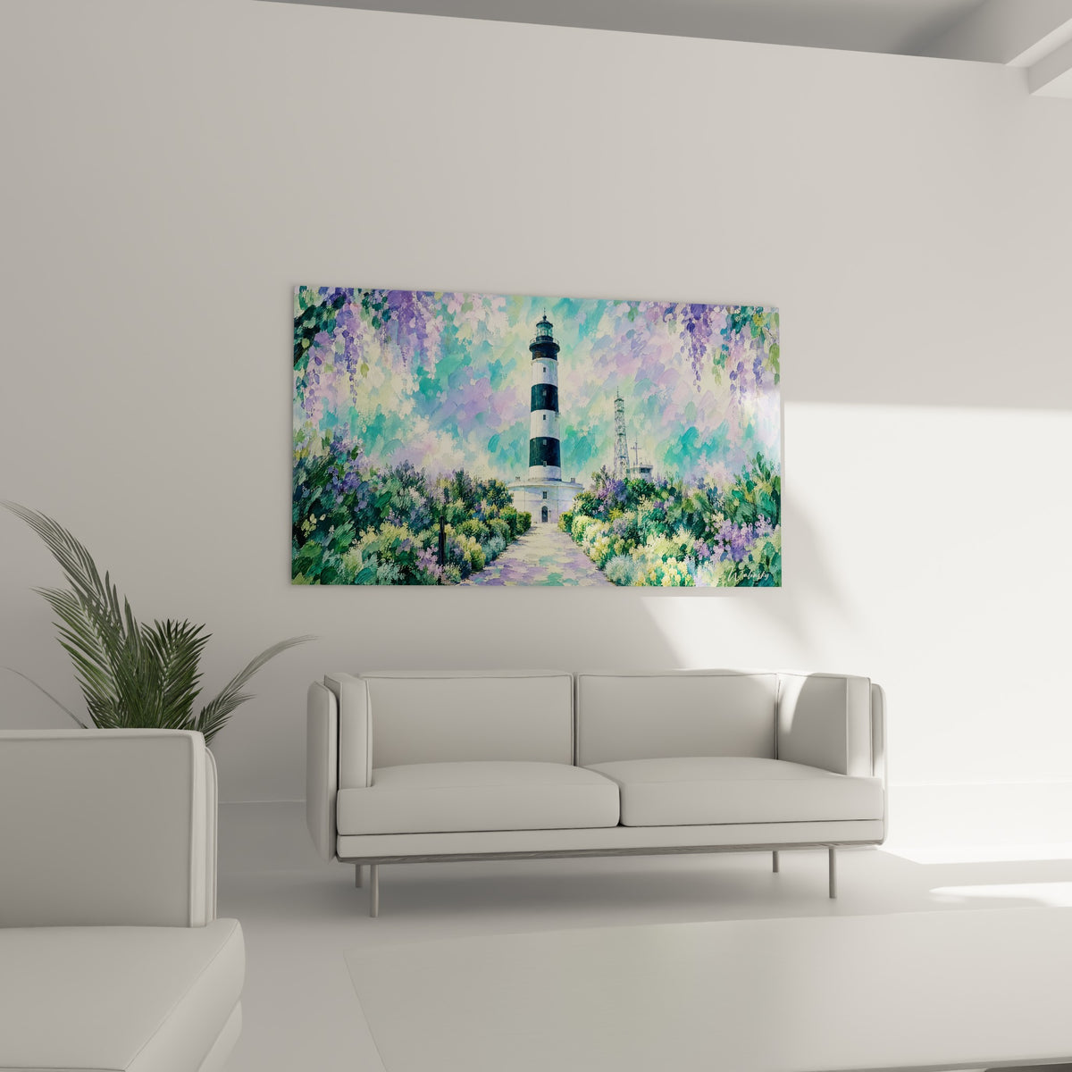 Jardin de glycines mauves encadrant le phare blanc et noir de l'Île d'Oléron, au-dessus d'un canapé dans un salon lumineux