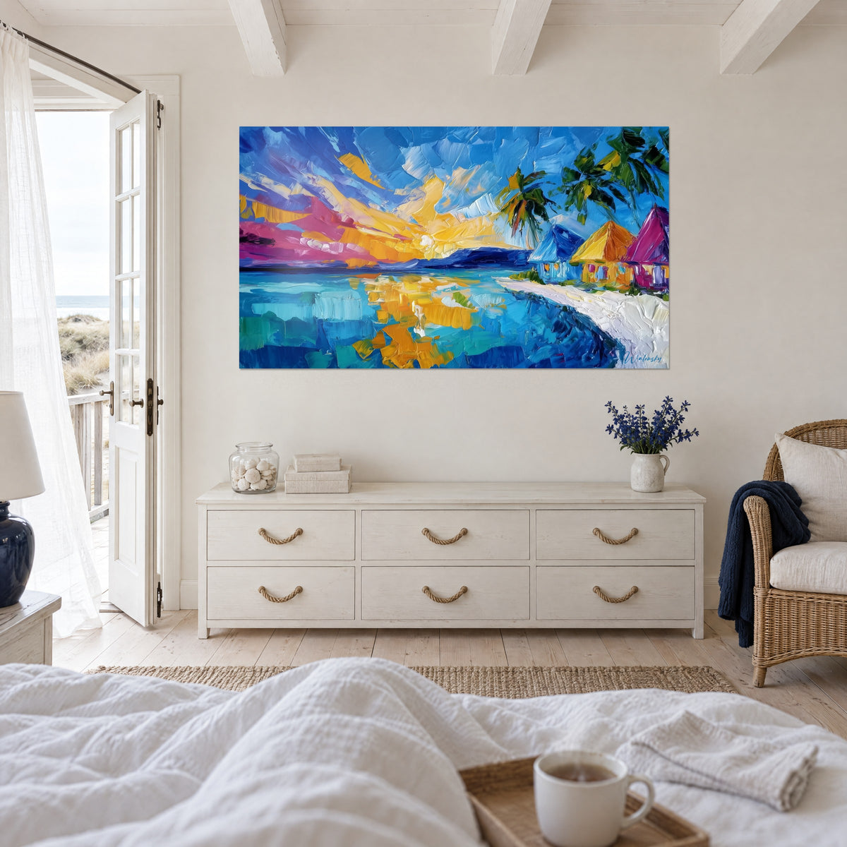 Tableau ciel d'archipel flamboyant en coups de couteau orange, magenta et bleu, reflets sur l'eau, au-dessus d'un lit dans une chambre claire