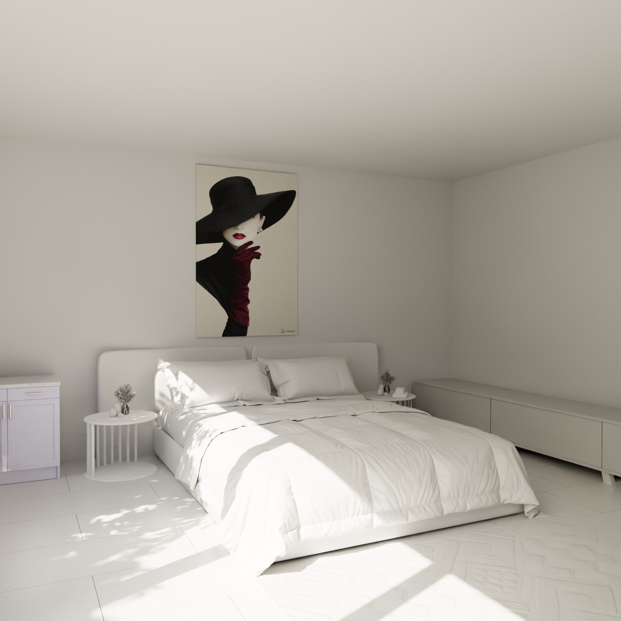 Femme dissimulée sous un chapeau noir, gant bordeaux velouté, au-dessus d'un lit dans une chambre claire