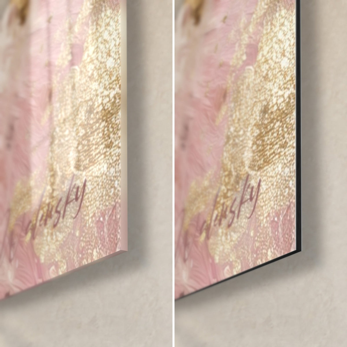 Tableau moitié de visage doré aux pétales roses, coin bas droit : verre acrylique brillant à gauche, alu Dibond noir mat à droite