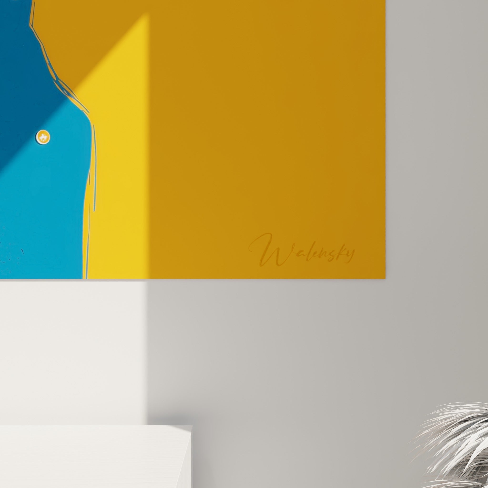 Trait noir et aplats orange, bleu marine et doré, empâtements visibles sur la toile accrochée