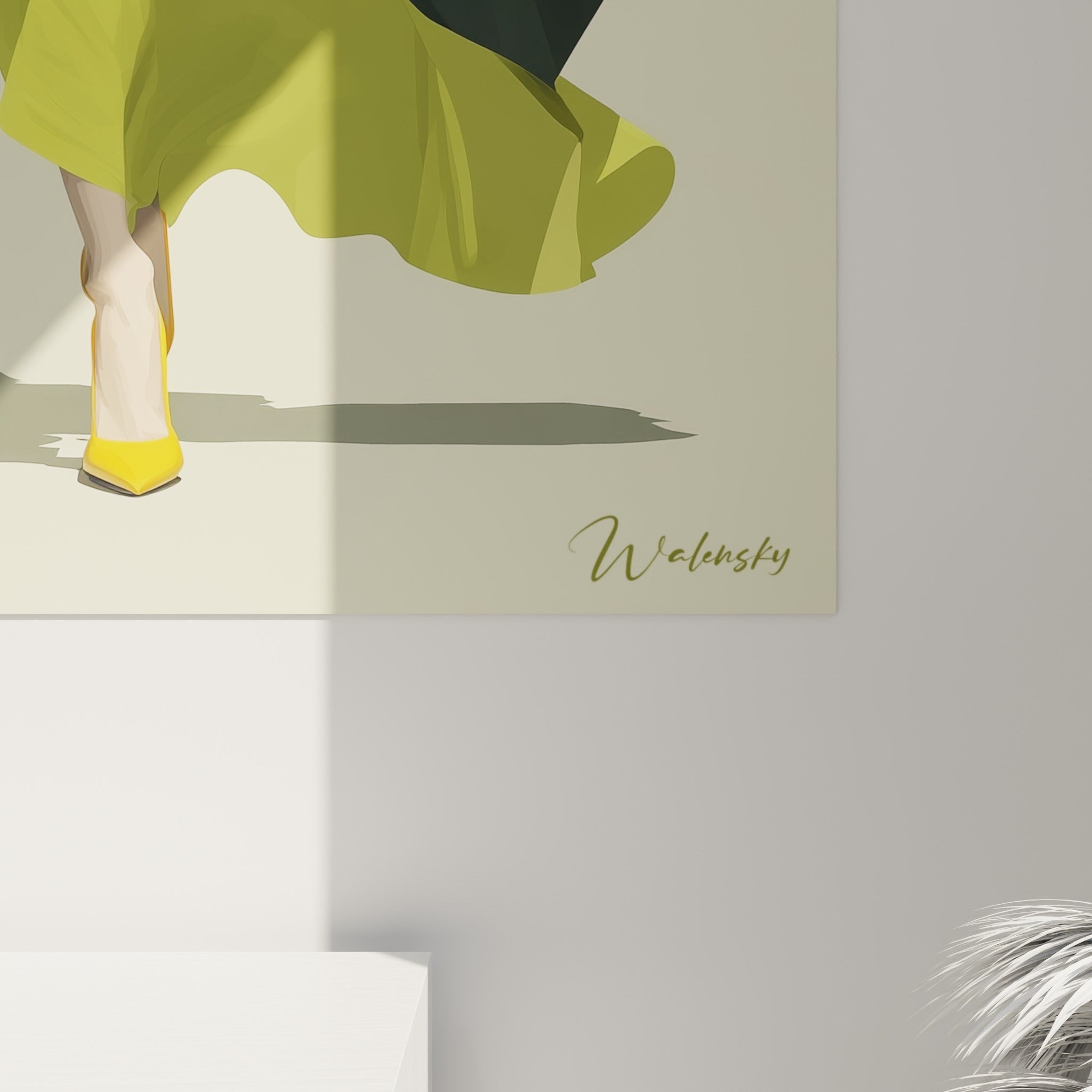 Détail des aplats jaune vif et anthracite de la jupe, grain lisse de cette illustration de mode