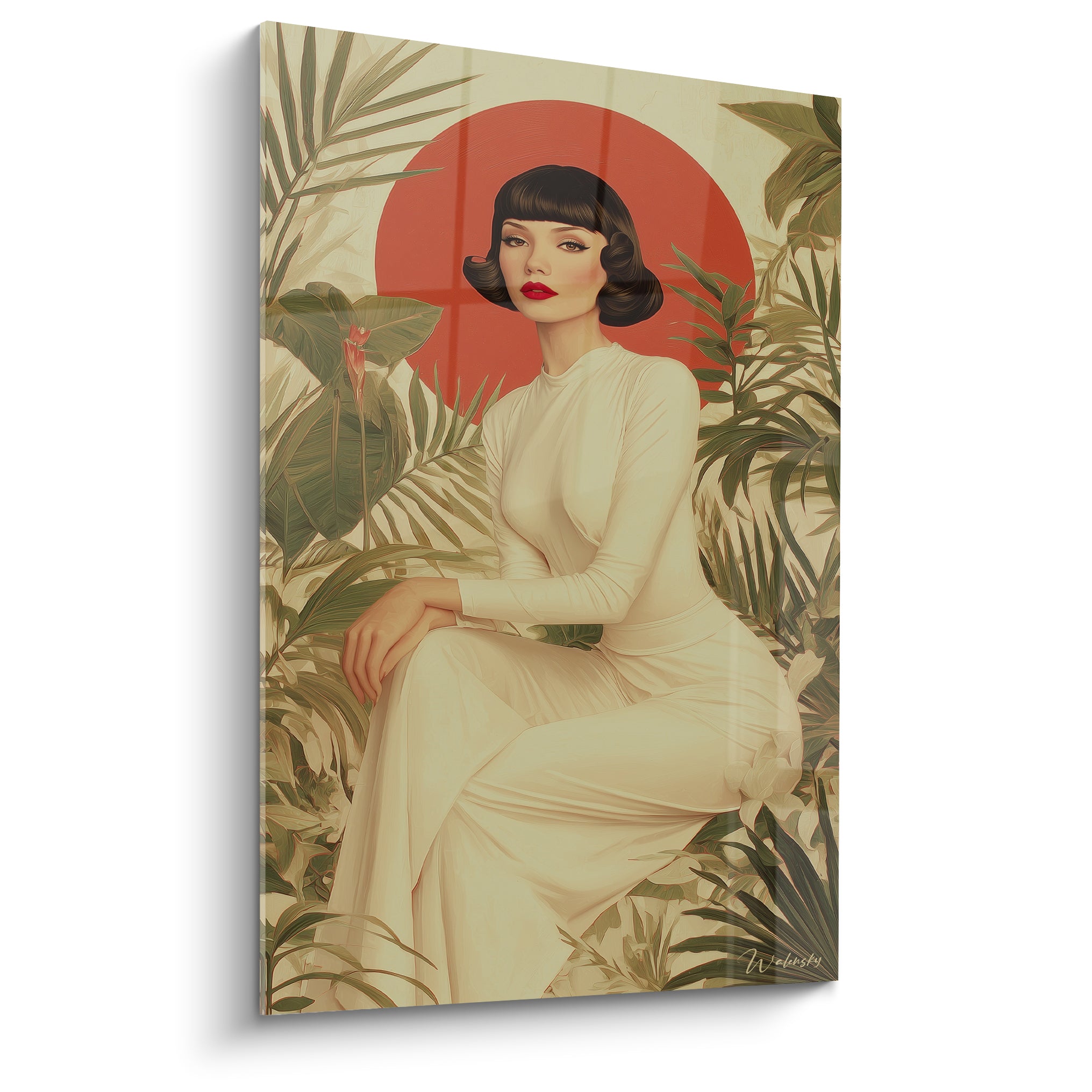 Femme en robe ivoire assise devant un disque corail parmi un feuillage vert tropical dense