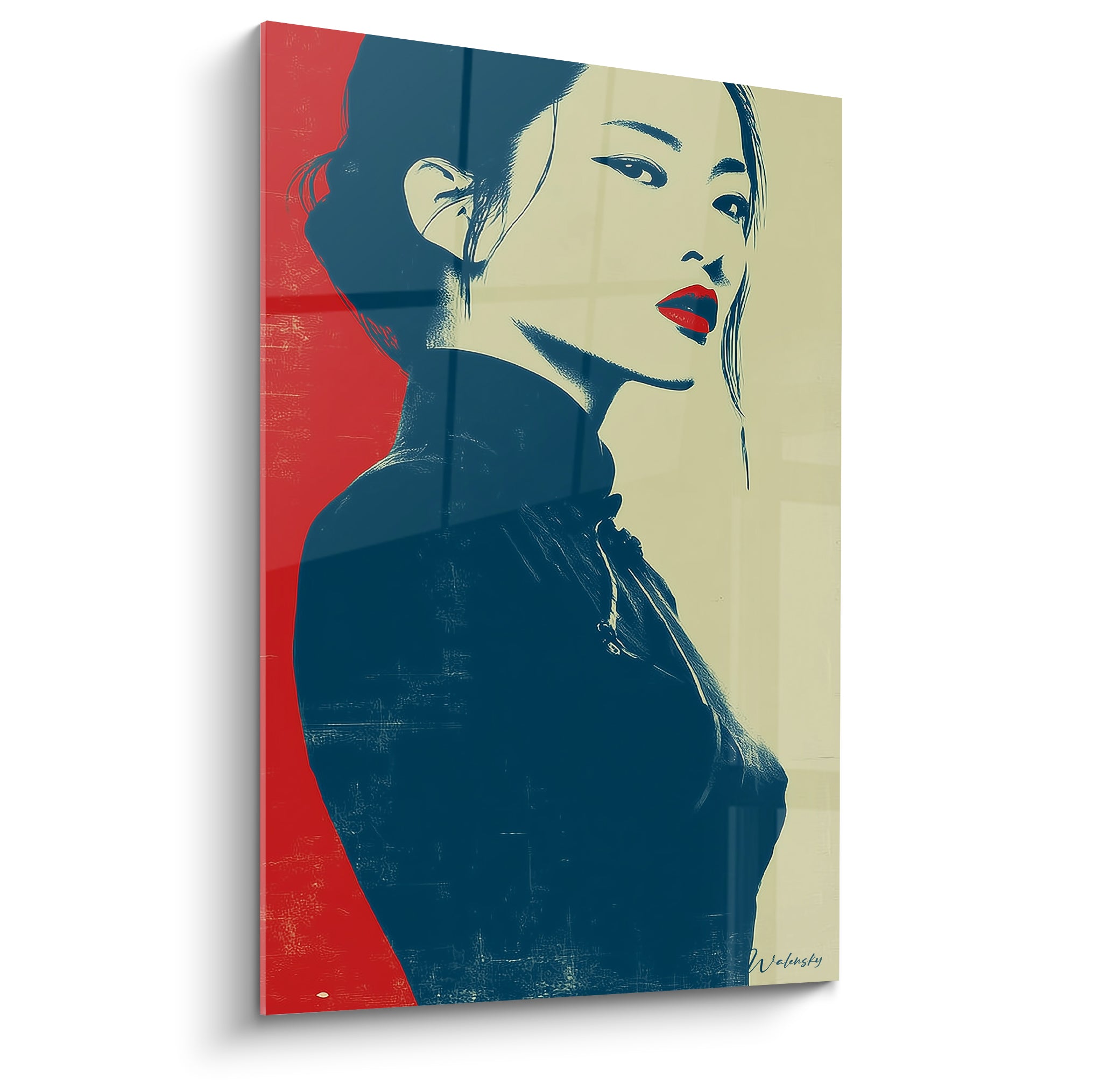 Femme au profil intense en rouge et bleu marine, lèvres rouges, style graphique sérigraphié affiché en plein cadre