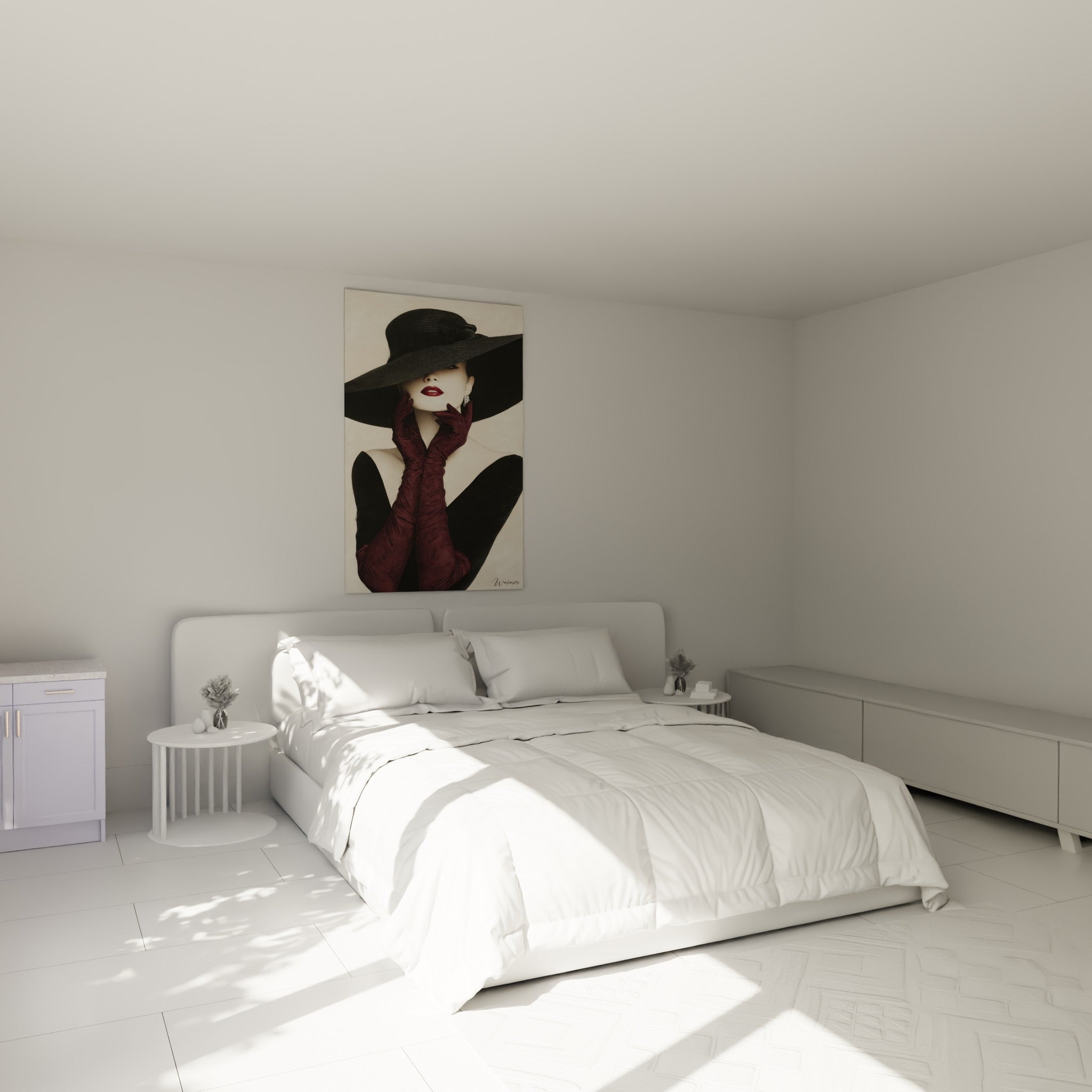Portrait élégant aux tons noir et bordeaux accroché au-dessus d'un lit dans une chambre claire