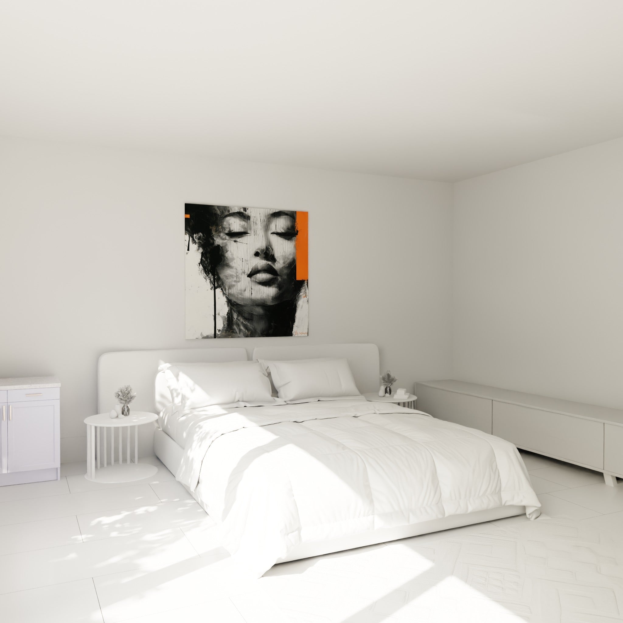 Portrait féminin aux tons noir et orange, yeux fermés, accroché au-dessus d'un lit dans une chambre claire