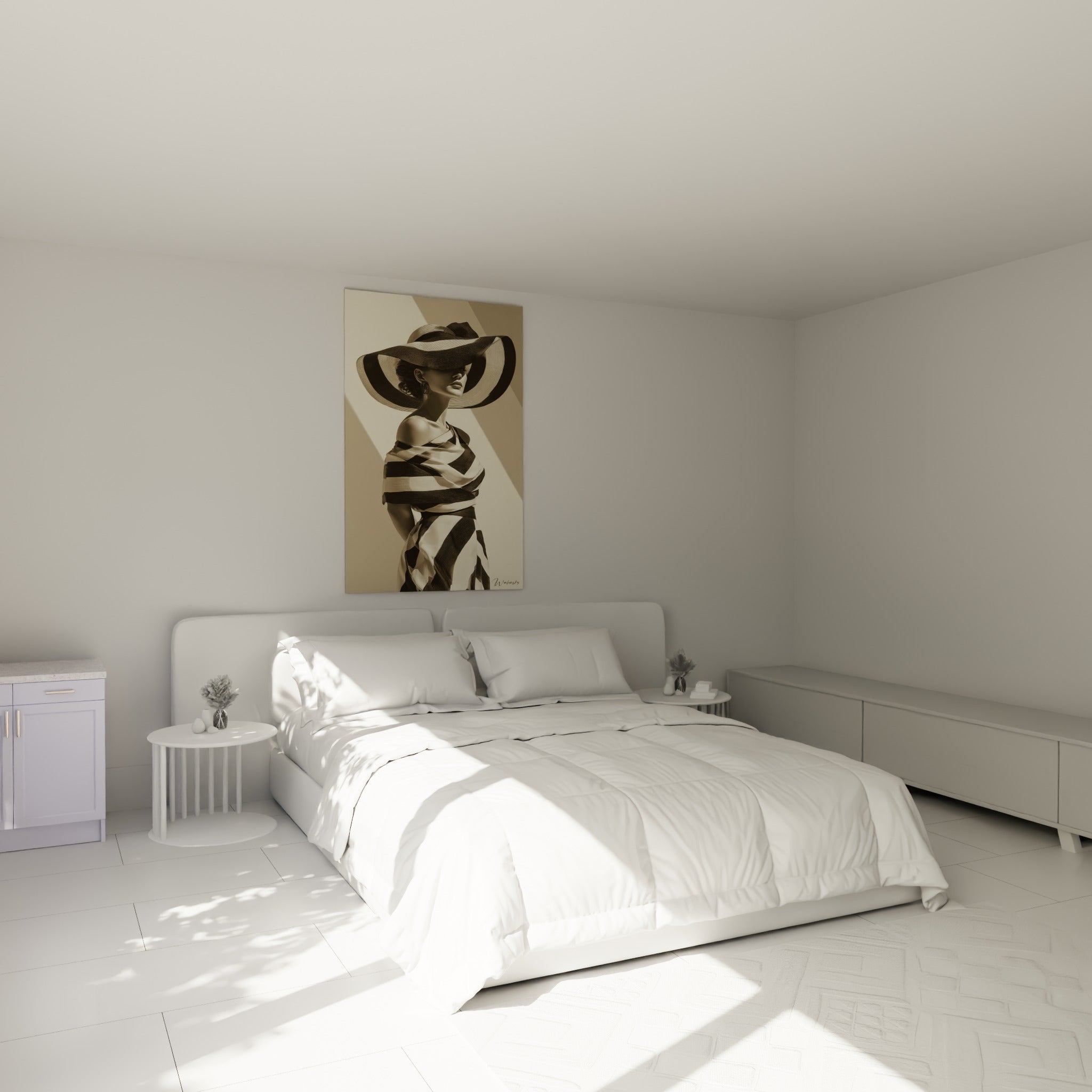 Portrait élégant aux rayures noires et blanches, chapeau large, au-dessus d'un lit dans une chambre claire