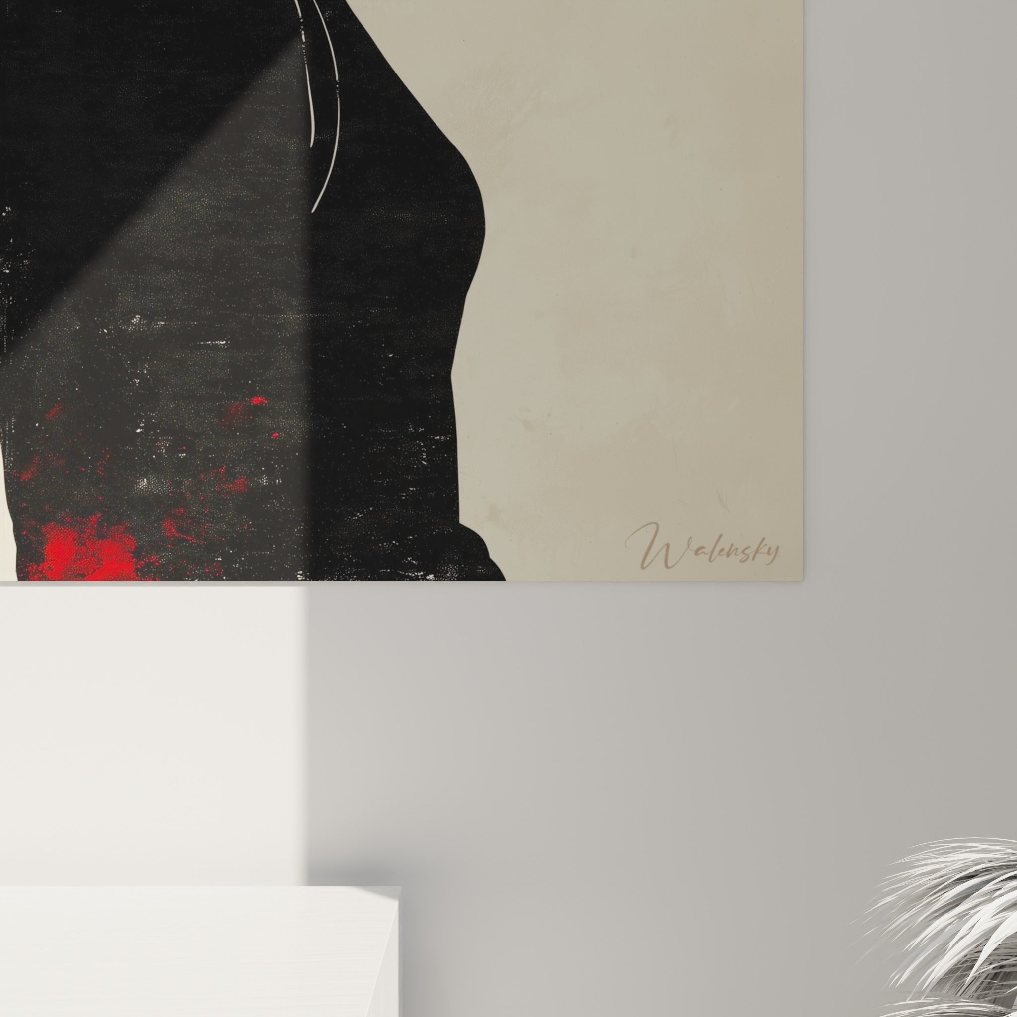 Détail de la texture peinte, contraste noir profond et taches rouges sur fond ivoire granuleux de l'illustration de mode