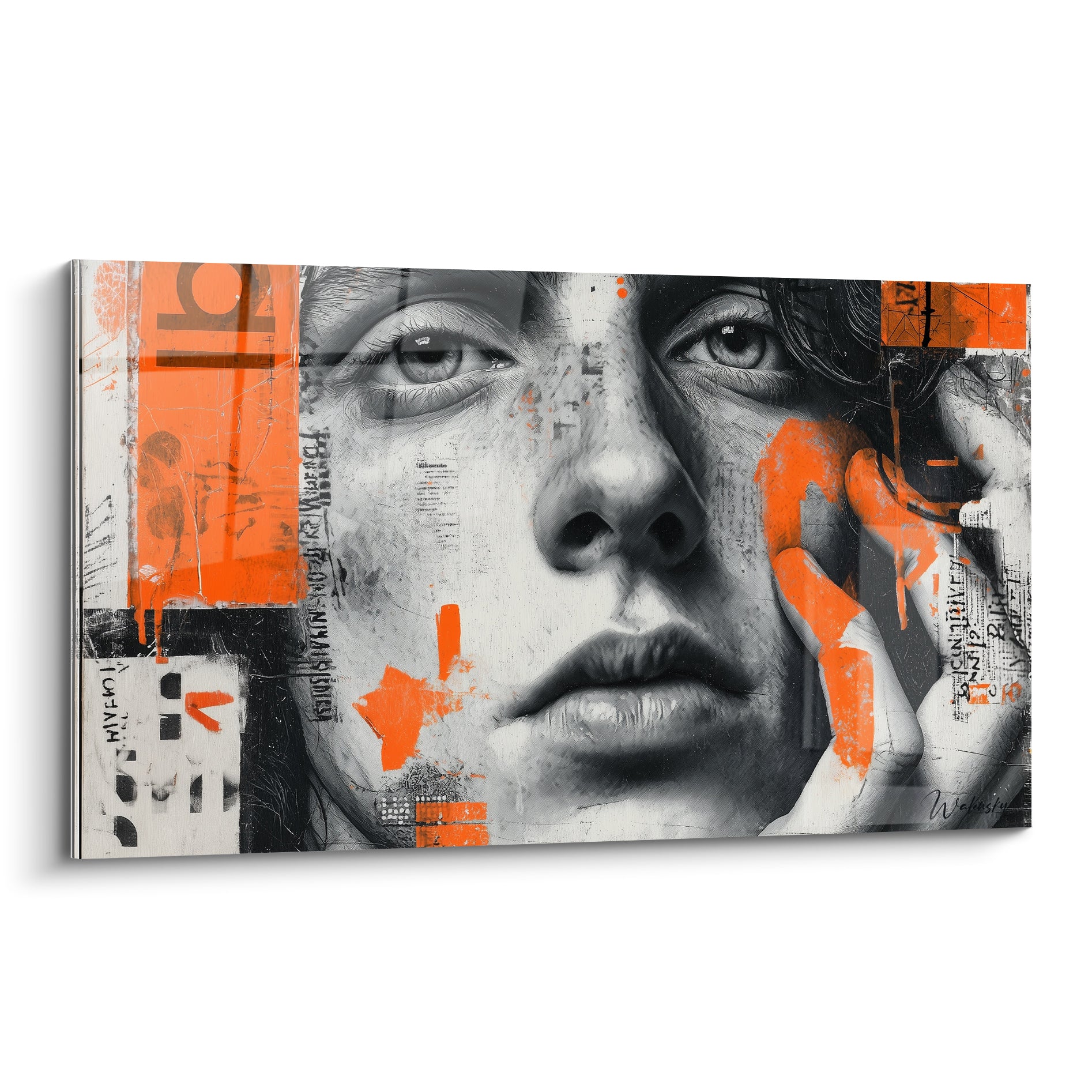 Visage dessiné en gris anthracite marqué par des touches orange vif et fragments graphiques
