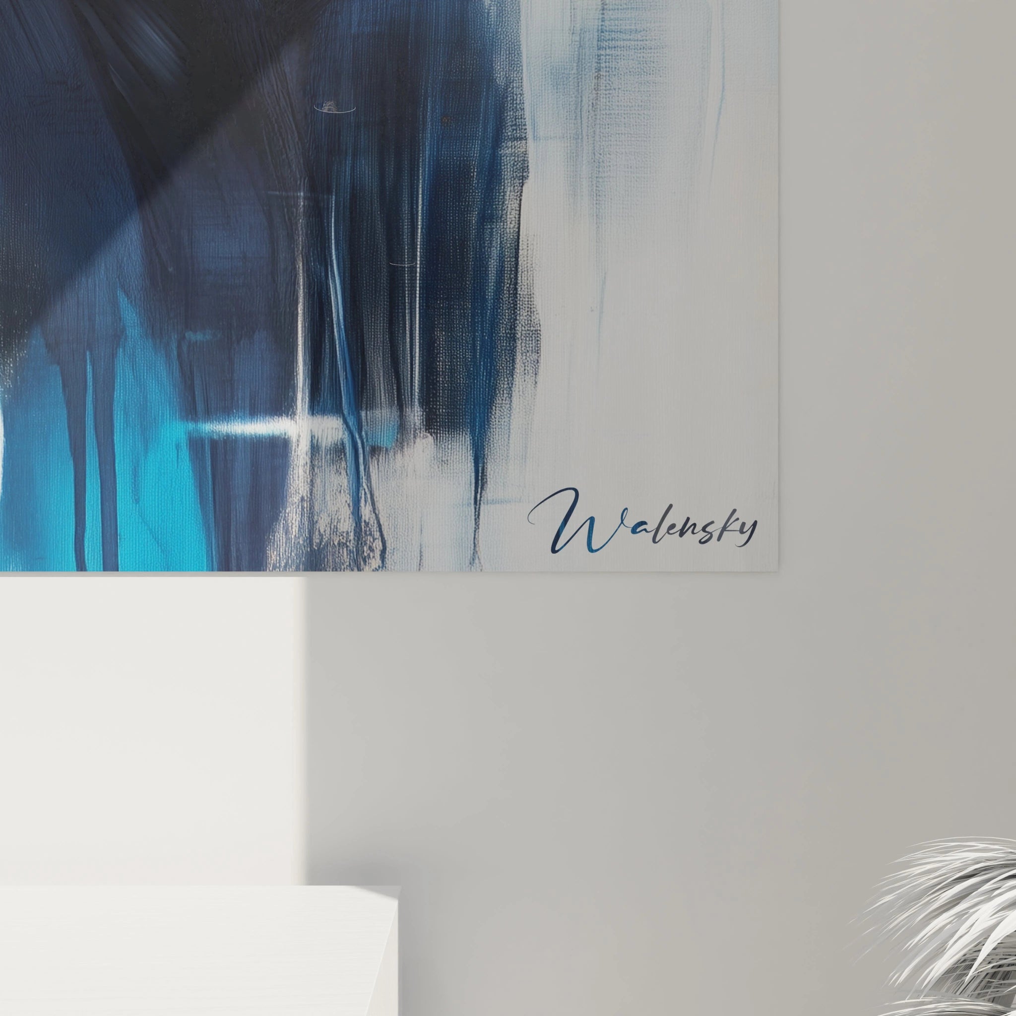 Un tableau Rembrandt van Rijn mettant en scène un visage masculin réaliste, éclairé par un contraste de lumière, avec des ombres marquées, une palette de bleu, beige et noir, et des touches de peinture dynamiques en arrière-plan.