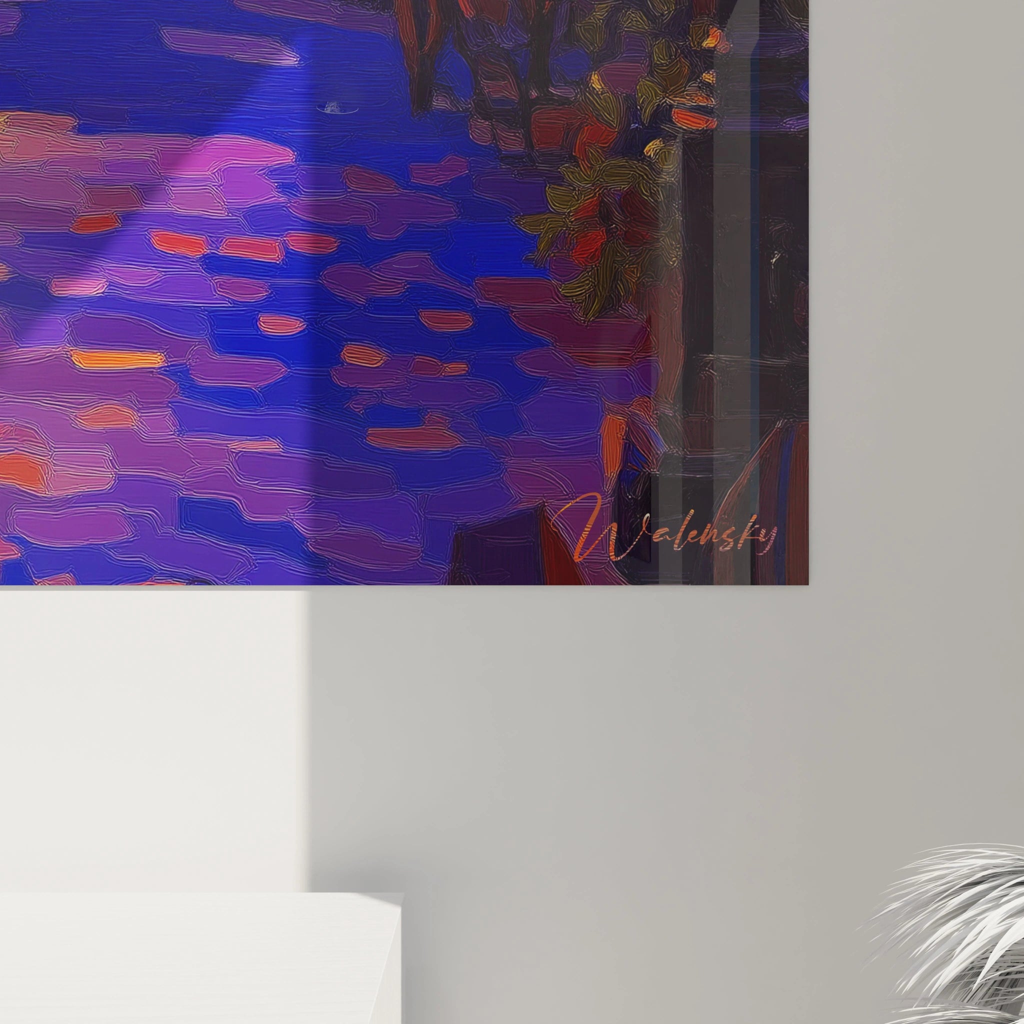 Un tableau Vincent Van Gogh illustrant une terrasse de café, aux couleurs bleu marine et jaune éclatant, avec des reliefs visibles et des lumières texturées.