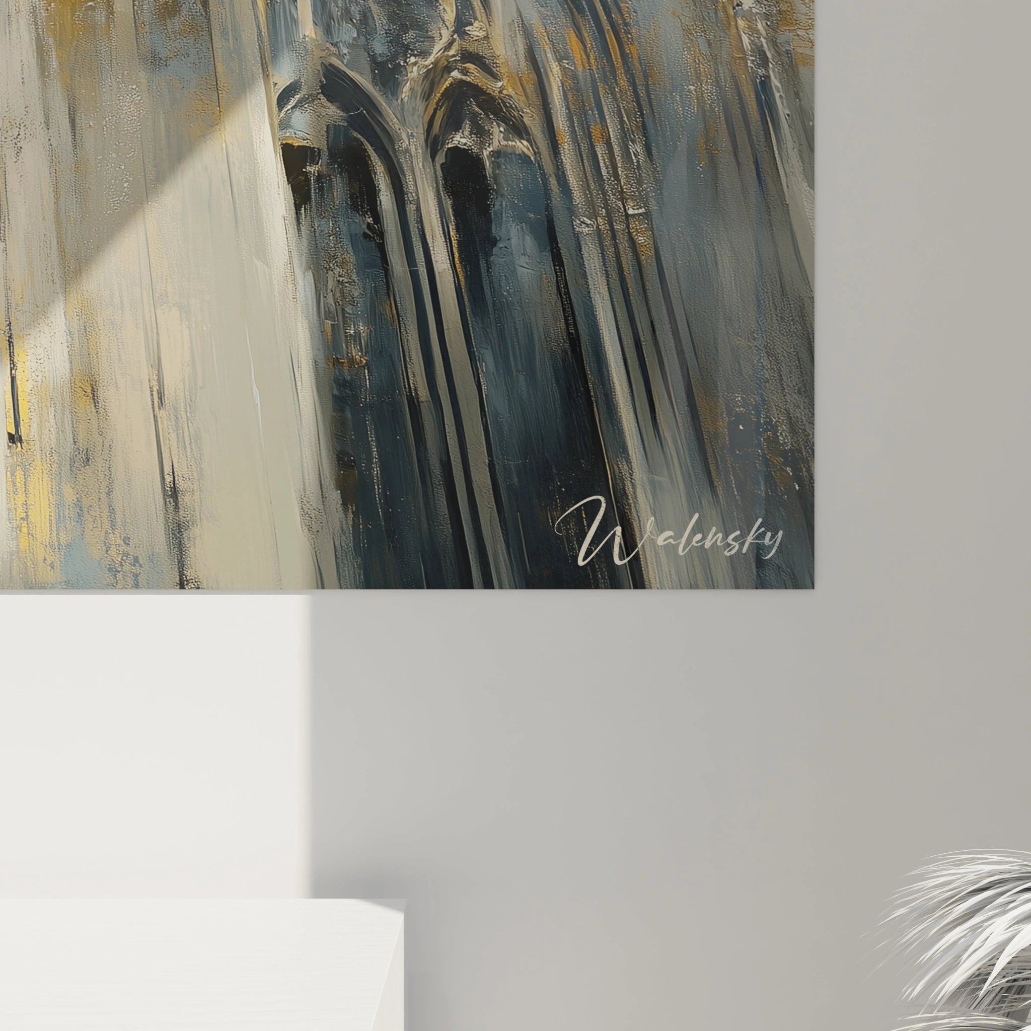 Un tableau claude monet illustrant des détails architecturaux gothiques, avec des reflets dorés, des ombres grises, et des effets visuels de relief et de peinture abstraite.