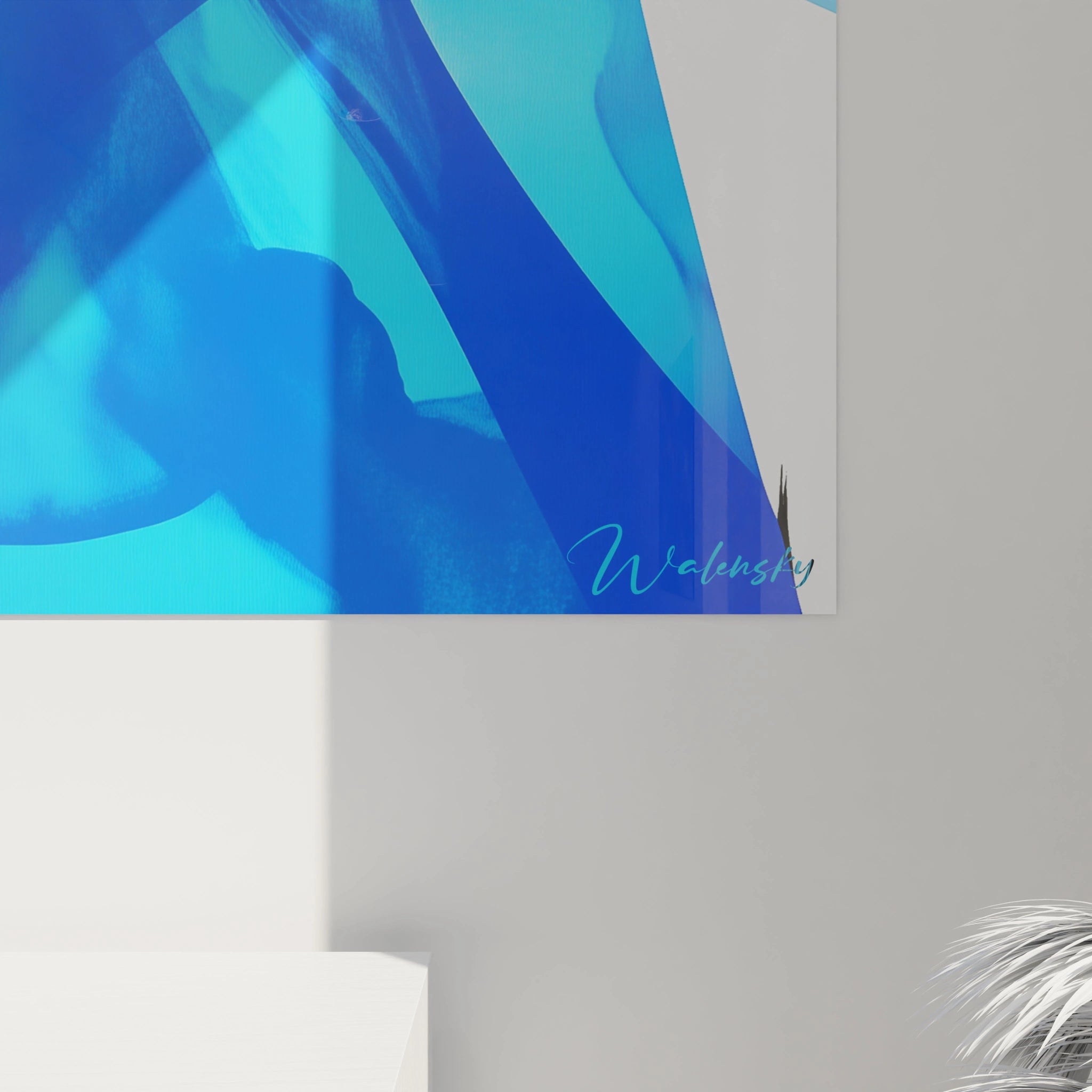 Un tableau Jean-Baptiste-Camille Corot présentant une silhouette féminine minimaliste, où le bleu et le noir modèlent les ombres sur un fond blanc. Des textures fluides et des lignes nettes rythment la composition.