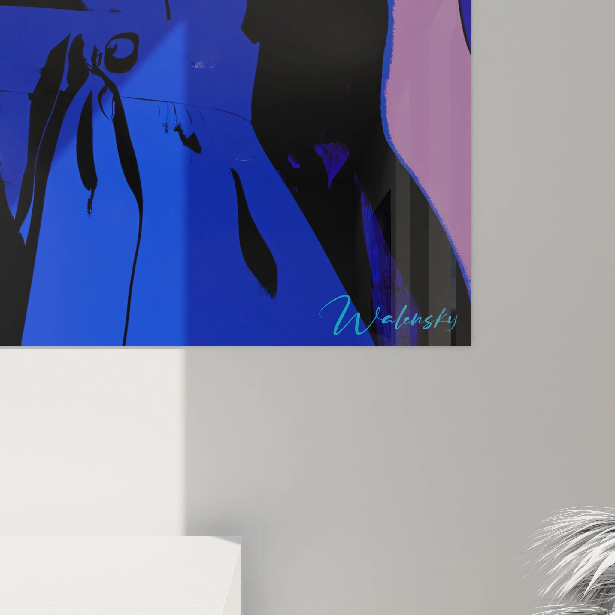 Un tableau Jean-Baptiste-Camille Corot présentant un portrait contrasté, où le bleu, le noir et le violet dessinent le visage et la tenue du personnage, avec un fond texturé combinant des formes abstraites.