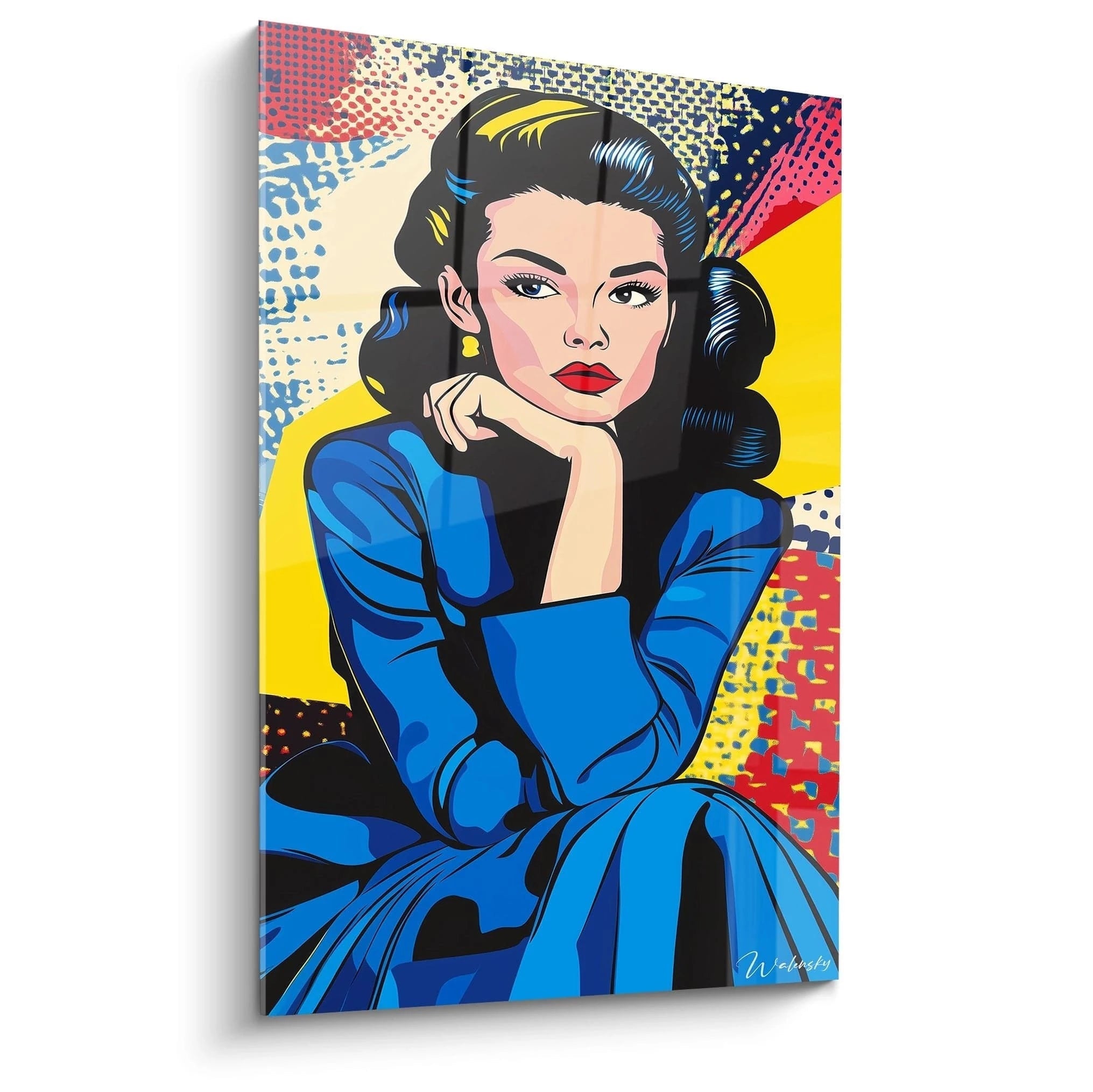 Un tableau artistique abstrait représentant une femme aux cheveux noirs et aux lèvres rouges, vêtue d'une robe bleue intense. Le fond présente des motifs jaunes, rouges et bleus avec des textures en points.