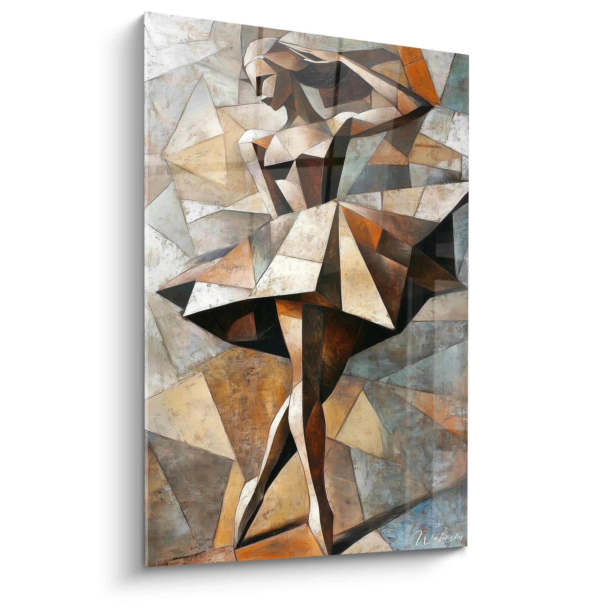 Un tableau Edgar Degas représentant une silhouette de danseuse stylisée, composée de formes géométriques angulaires, avec des teintes dominantes de marron, beige et orange sur un fond texturé.