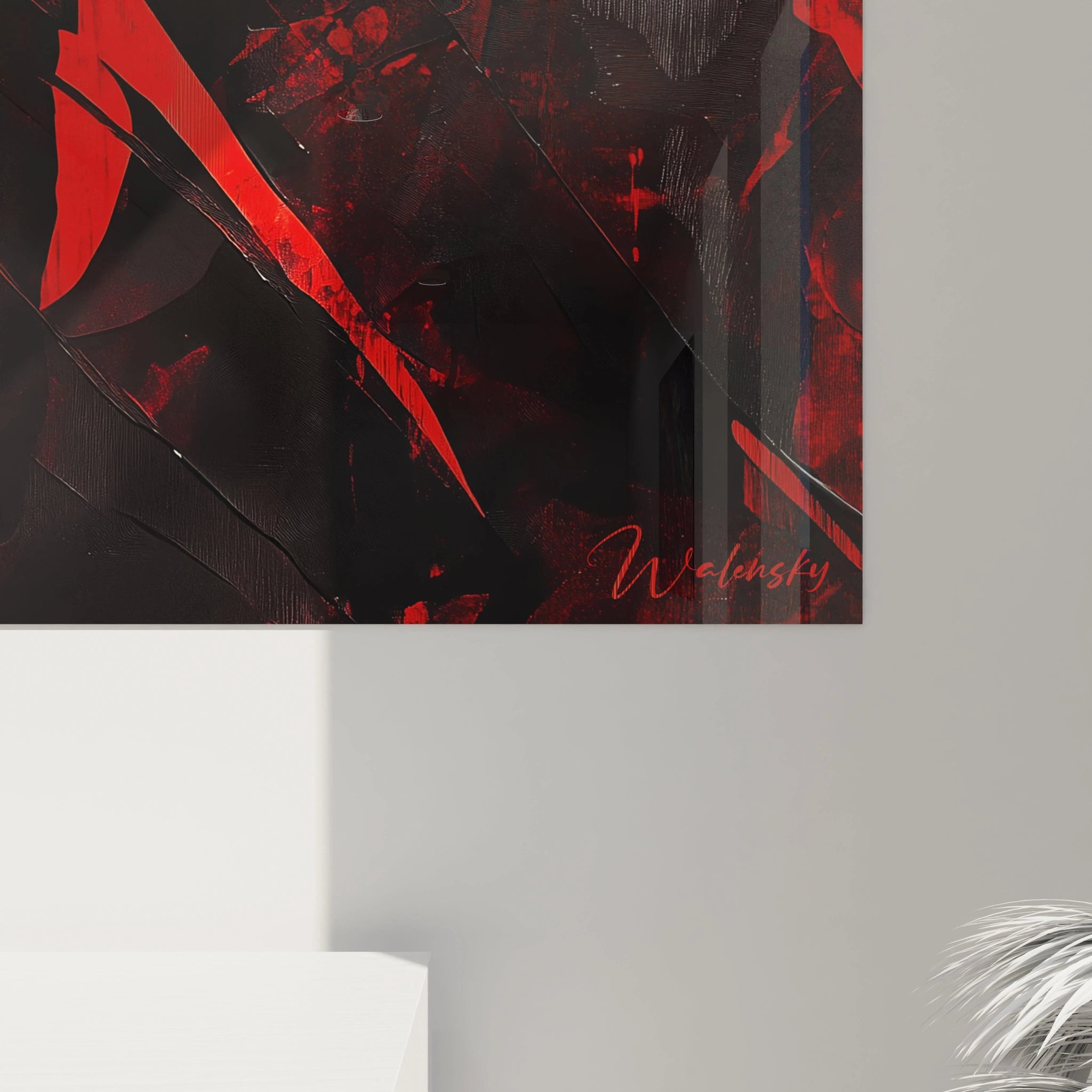 Un tableau artistique abstrait mettant en scène des silhouettes noires armées, éclairées par un fond rouge éclatant, avec des jeux d’ombres allongées et des surfaces texturées visibles.