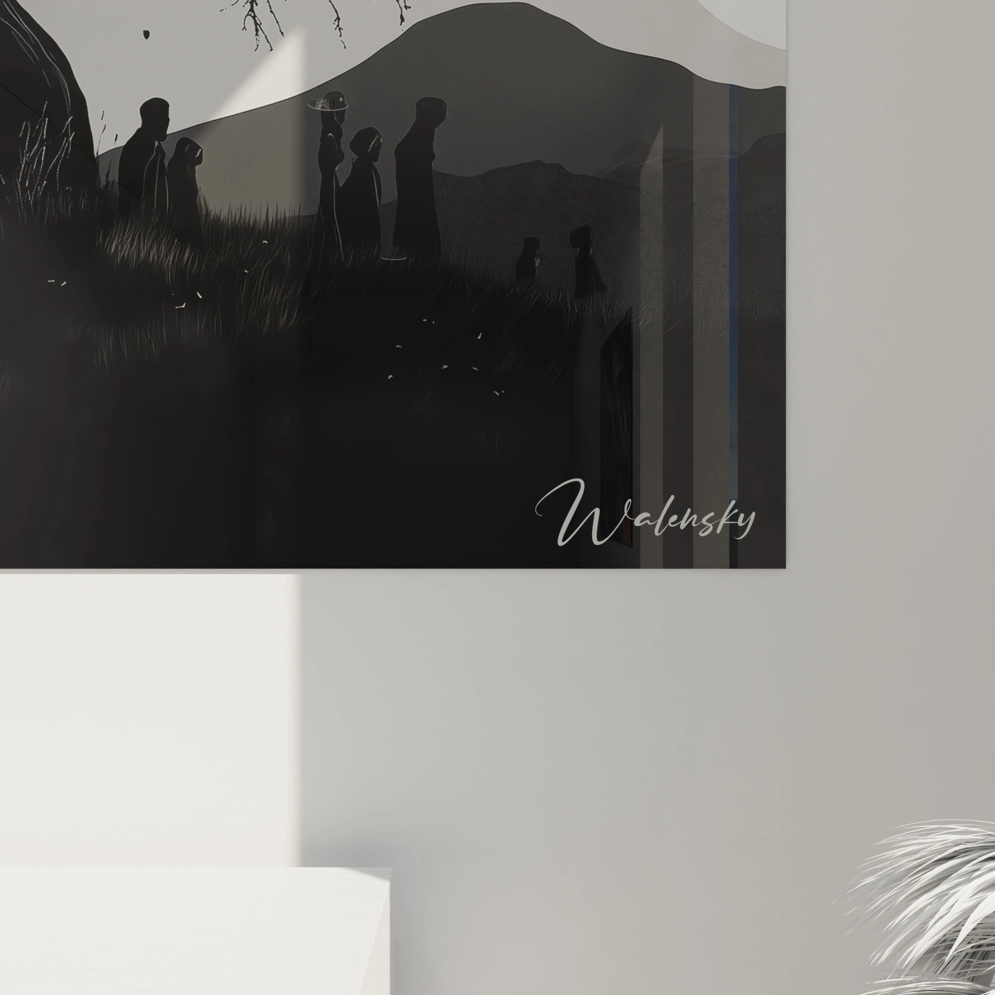 Vue d’un tableau Goya avec un arbre central déformé, des formes humaines sombres sur une colline, un fond de montagnes noires et un soleil rond blanc, avec des textures contrastées et épurées.