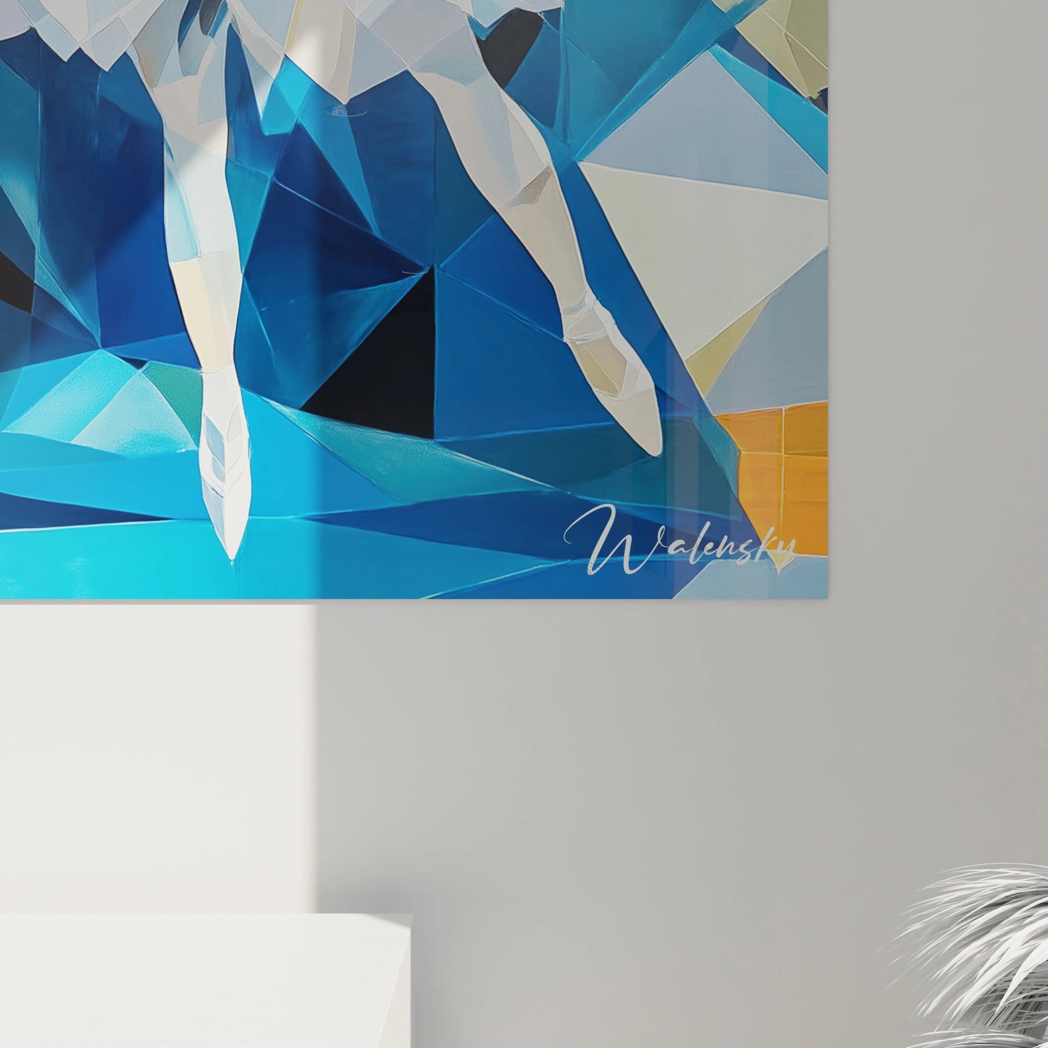 Un tableau Edgar Degas illustrant des danseuses en équilibre, formées de fragments géométriques en bleu, blanc et jaune. L'ensemble crée un effet visuel rythmé par des lignes diagonales et des aplats colorés.