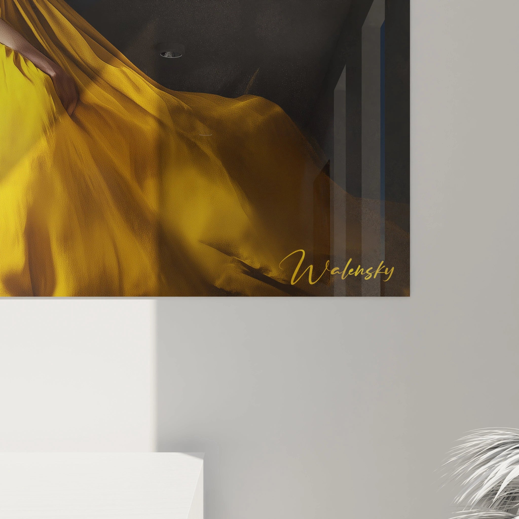 Tableau Frida Kahlo représentant deux personnages avec des vêtements colorés (blanc, bleu, jaune), sur un fond animé de couleurs vives, et des textures douces qui contrastent avec l’arrière-plan.