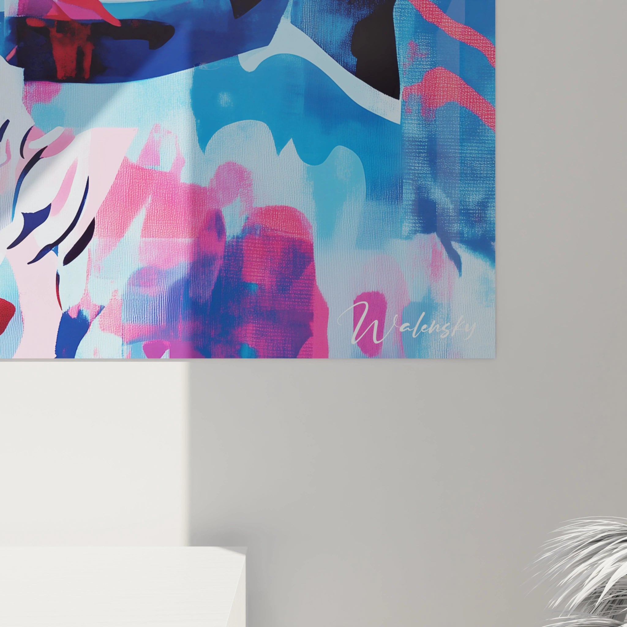 Un tableau Edgar Degas représentant un personnage central couronné, dans des tons de bleu, rose et rouge, avec des effets visuels de superpositions de couleurs et des motifs graphiques dynamiques.