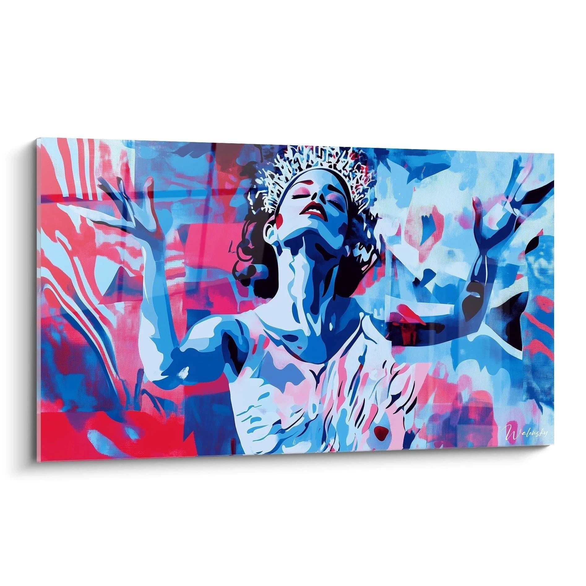 Un tableau Edgar Degas représentant une figure féminine couronnée, bras levés, avec des nuances de bleu, rouge vif et rose, et des textures abstraites en arrière-plan aux motifs fluides et superposés.