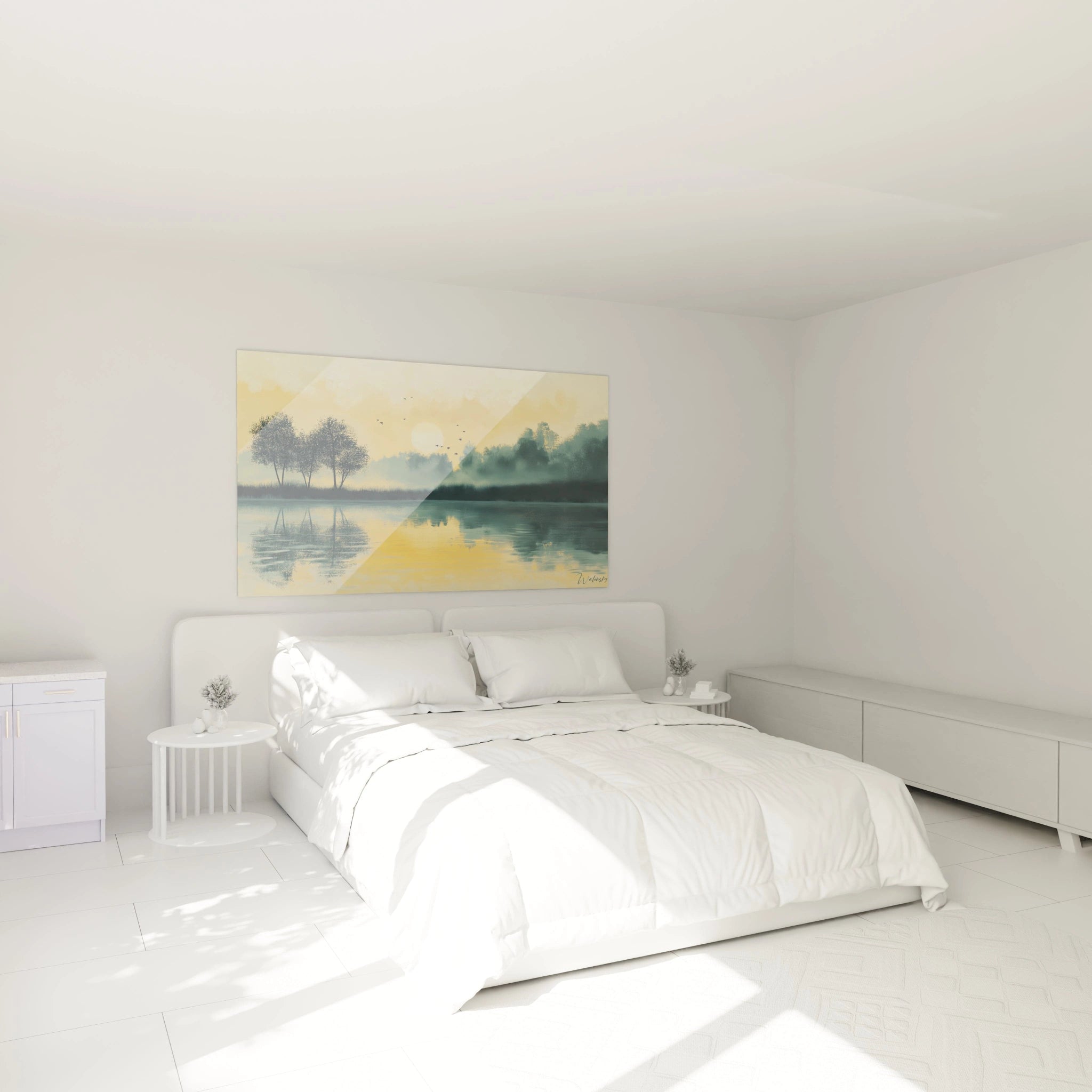 Un tableau Caspar David Friedrich illustrant un lever ou coucher de soleil derrière une ligne d’arbres, avec un effet brumeux et des reflets doux sur une eau calme, combinant des teintes jaunes, vertes et grises.